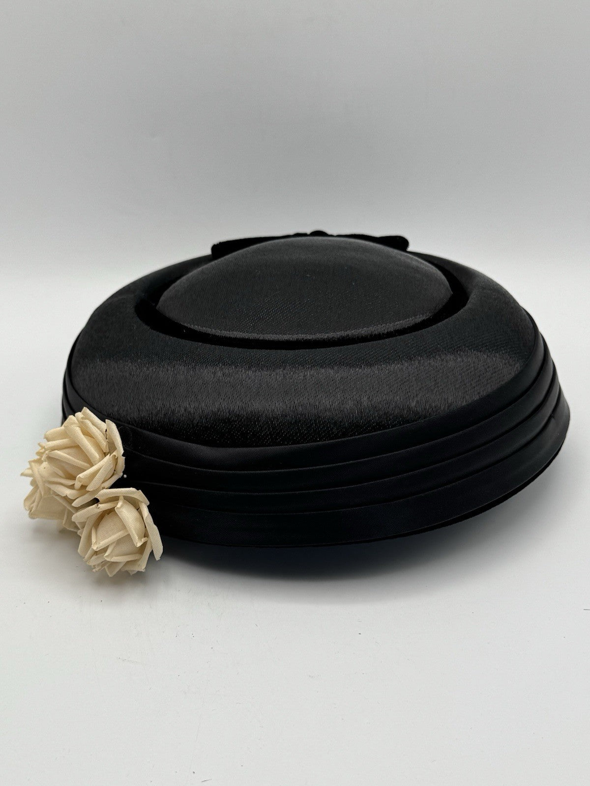Vintage FACINATOR Hat Black Cream Roses 9”d