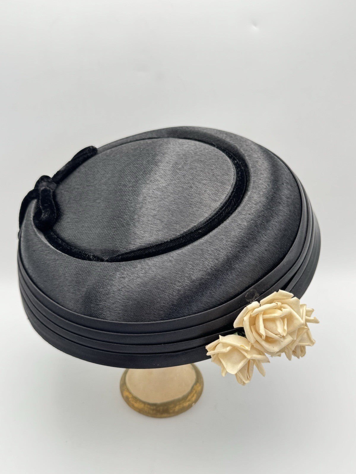 Vintage FACINATOR Hat Black Cream Roses 9”d