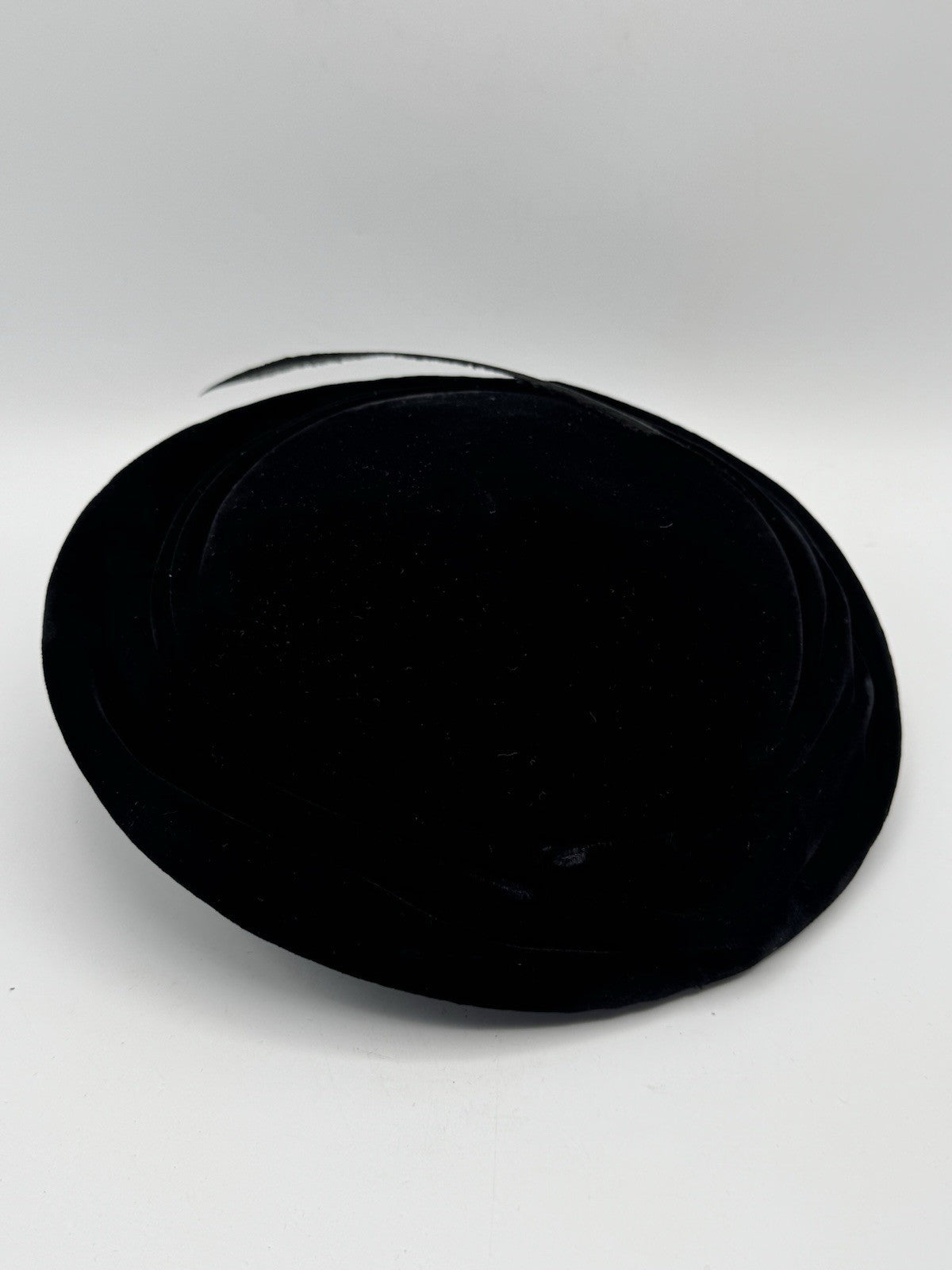 Vintage 1940s FACINATOR Hat Velvet w/ Dramatic Black Feather 10”d
