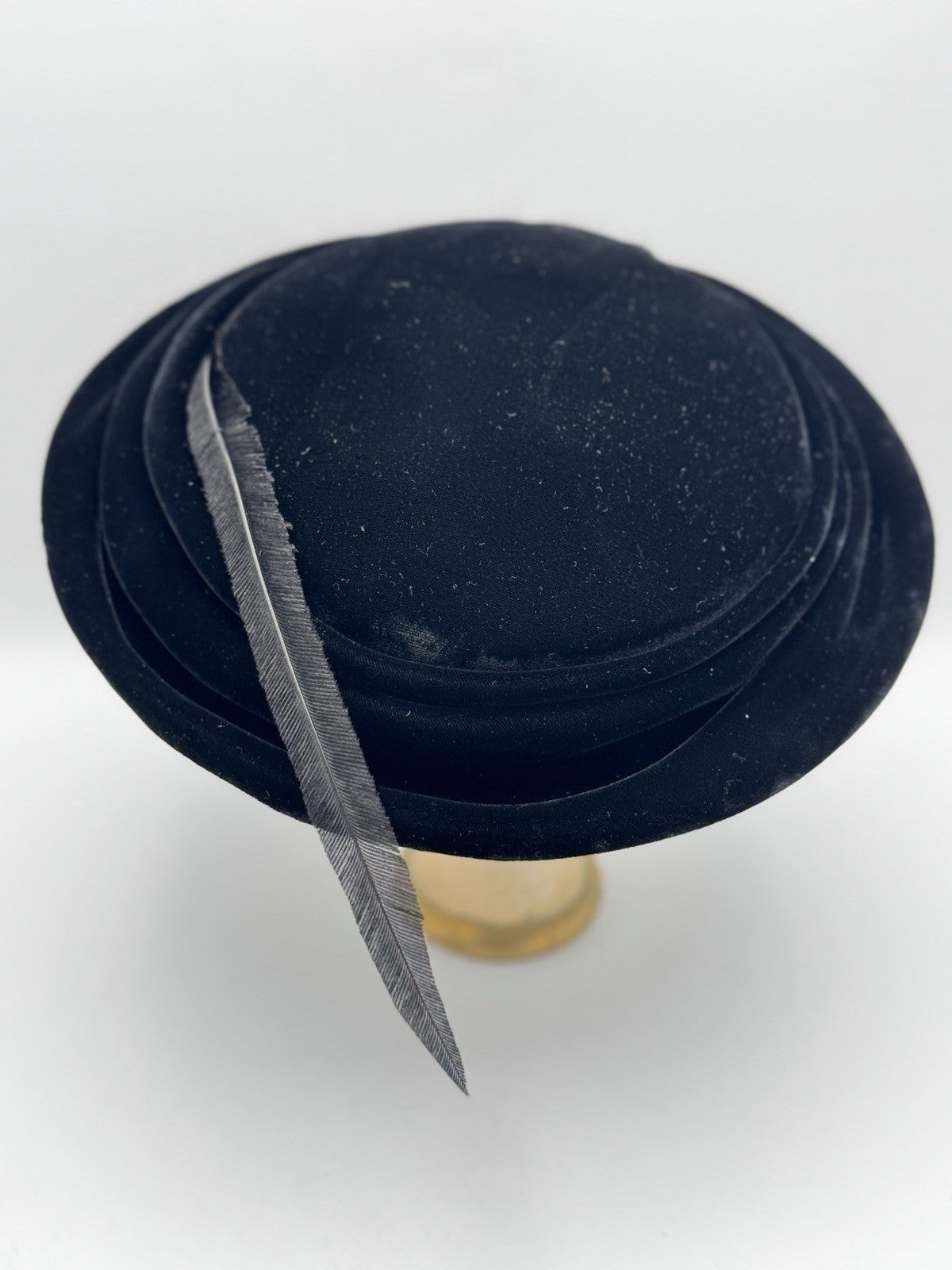 Vintage 1940s FACINATOR Hat Velvet w/ Dramatic Black Feather 10”d