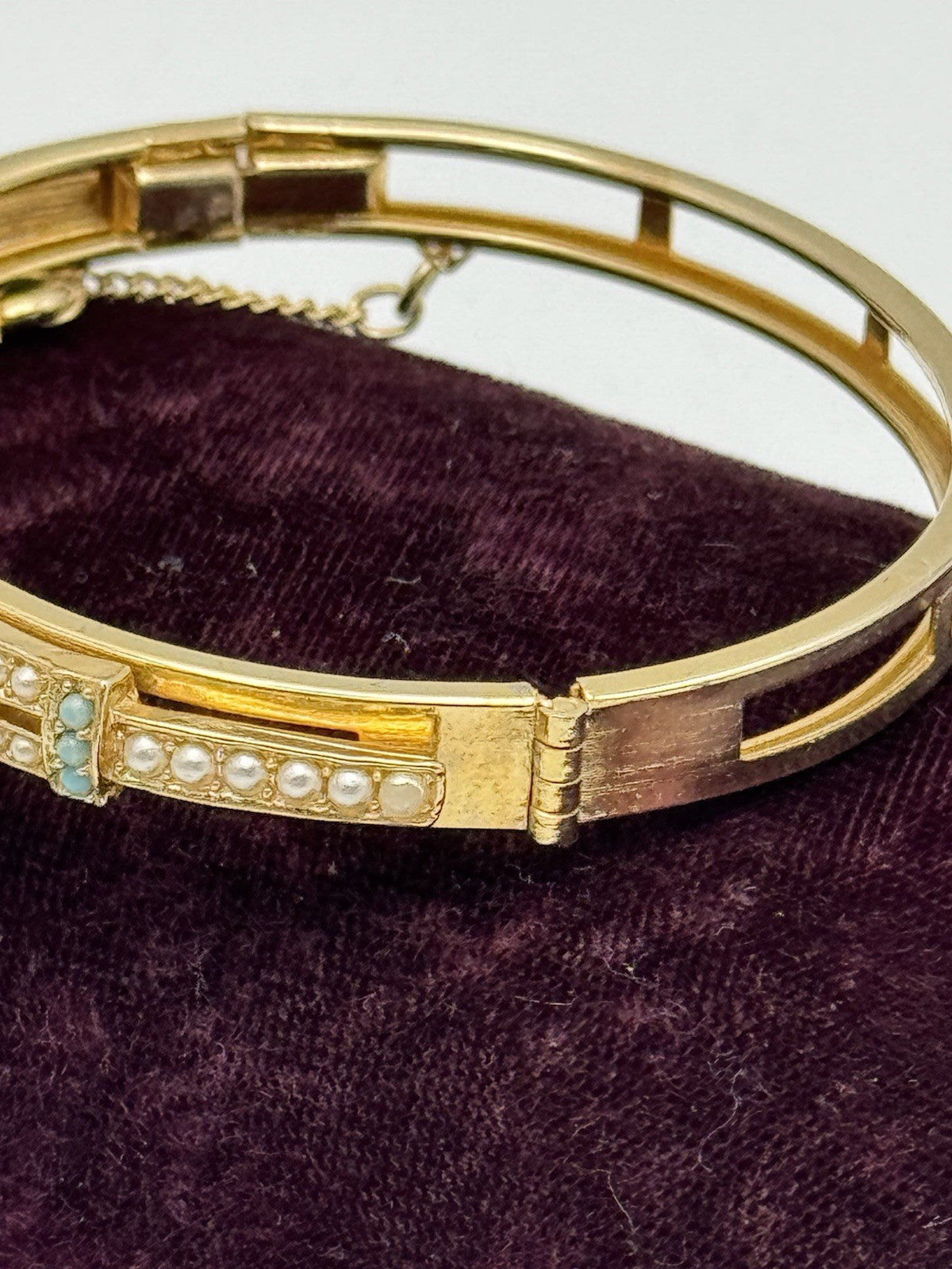 Vintage ANTIQUE STYLE Goldtone Bangle Bracelet Faux Pearls & Faux Turquoise 6.5”