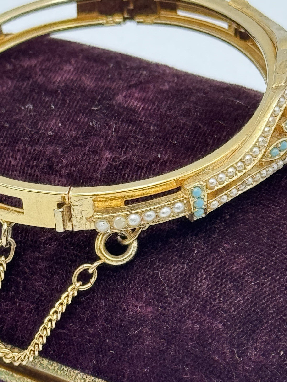 Vintage ANTIQUE STYLE Goldtone Bangle Bracelet Faux Pearls & Faux Turquoise 6.5”