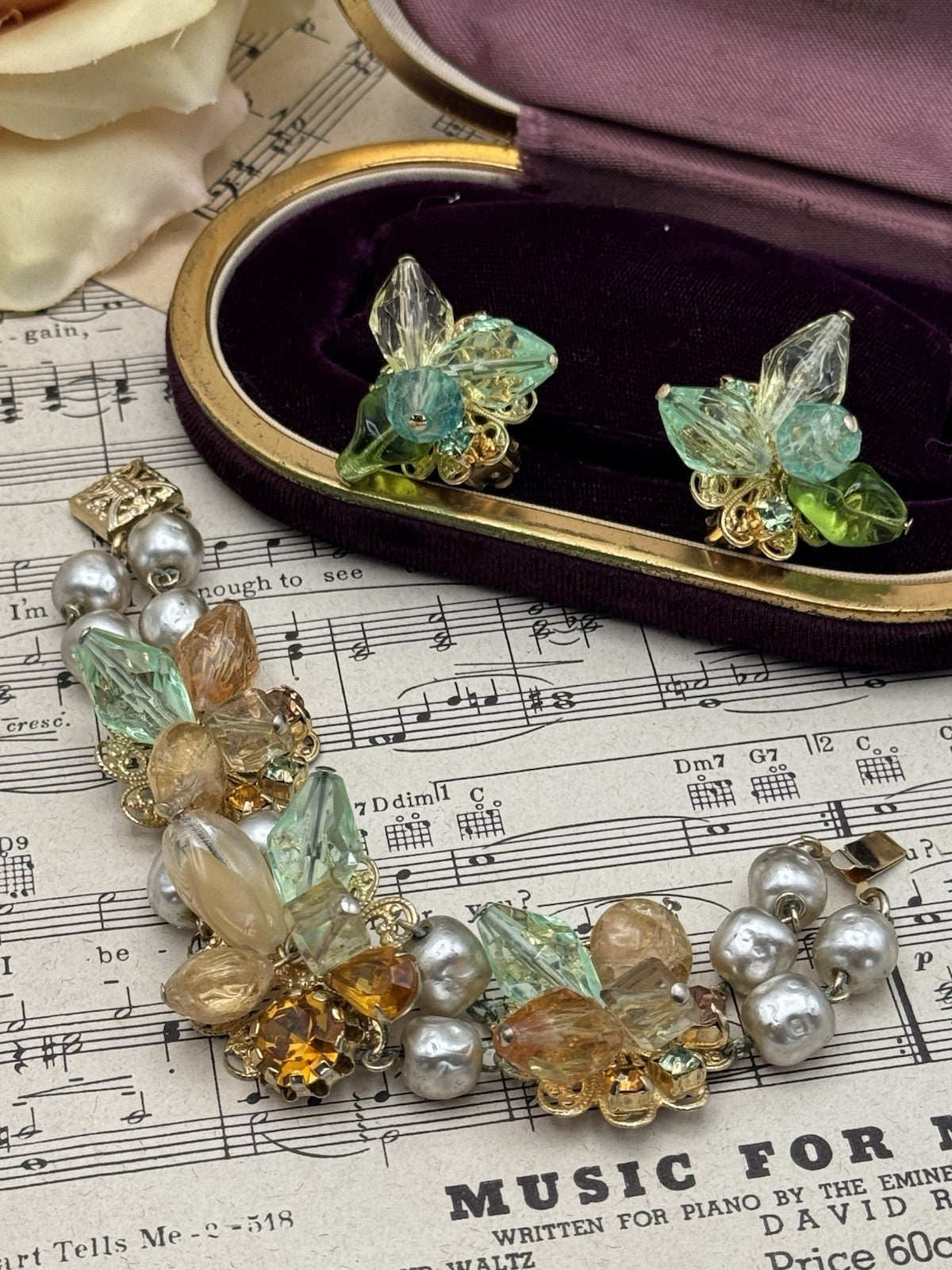 Vintage Pastel Green Goldtone Demi Parure Bracelet 6”+ Earrings Clip-on
