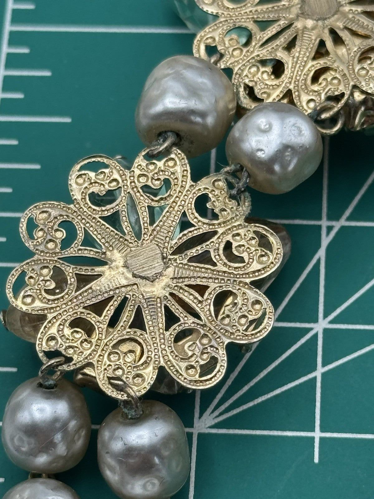 Vintage Pastel Green Goldtone Demi Parure Bracelet 6”+ Earrings Clip-on