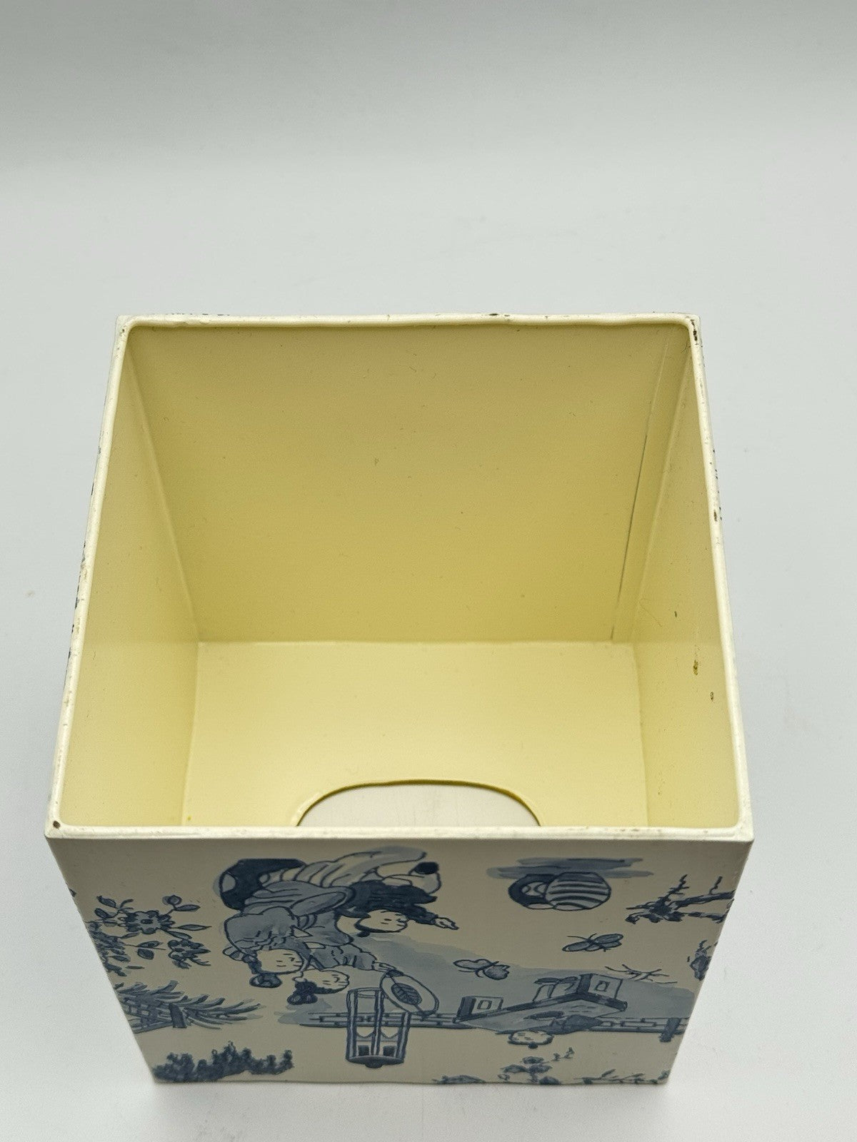 Vintage Metal Chinoiserie Tissue Box Cover – Blue & Cream Scenic Design Toleware