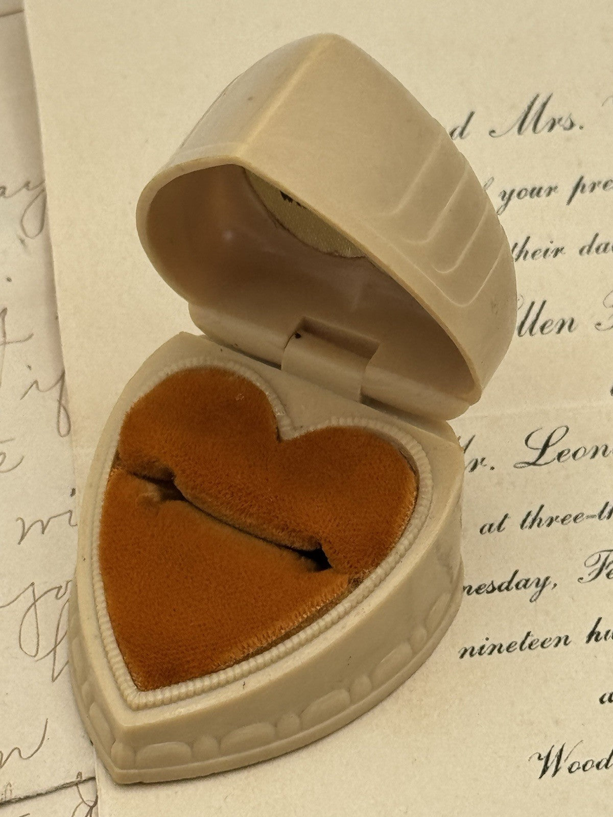 Vintage Heart Shaped Ring Box Velvet Interior Jewelry Presentation Case