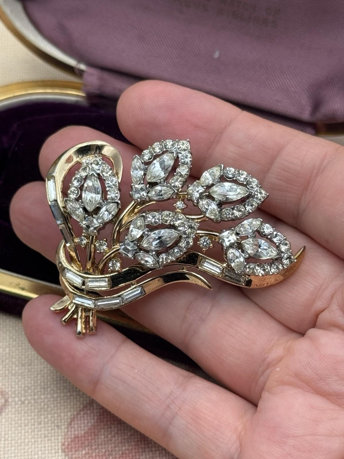 Vintage Alfred Philippe Crown Trifari Flirtation Halo Brooch – Pat. Pend. 2.36”