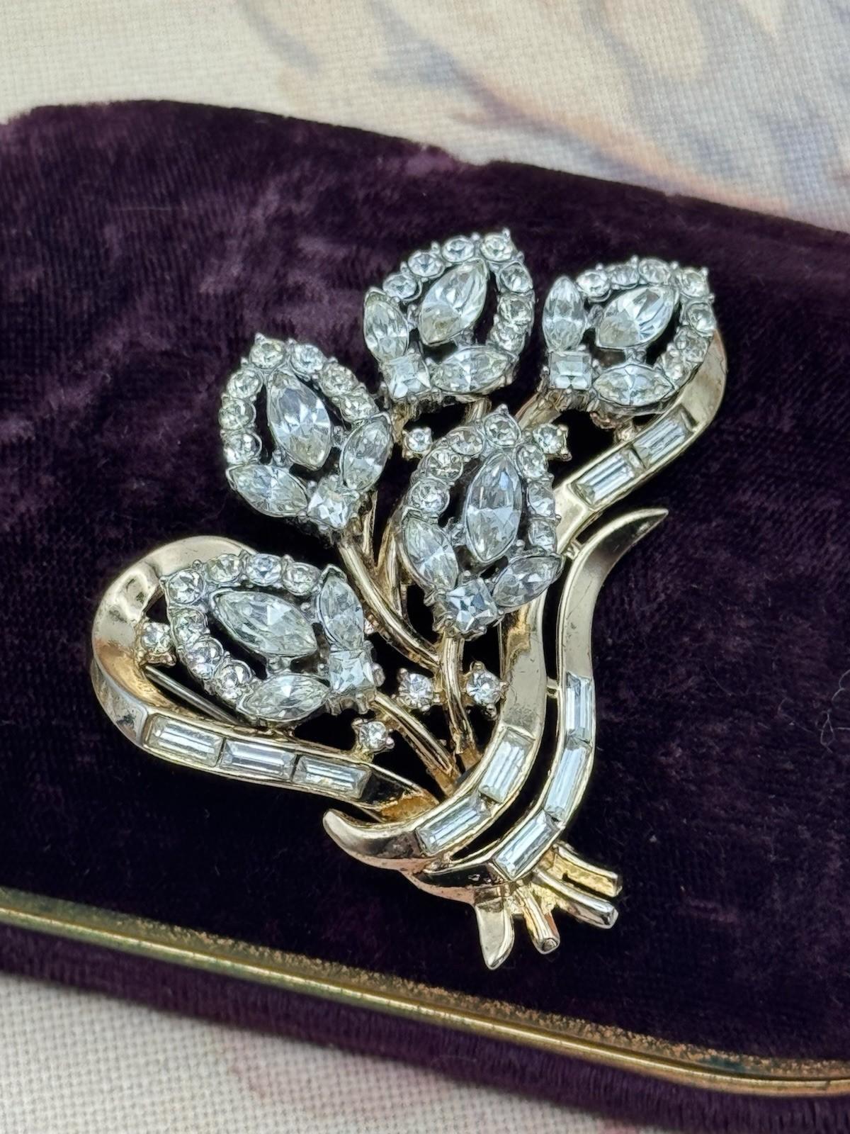 Vintage Alfred Philippe Crown Trifari Flirtation Halo Brooch – Pat. Pend. 2.36”