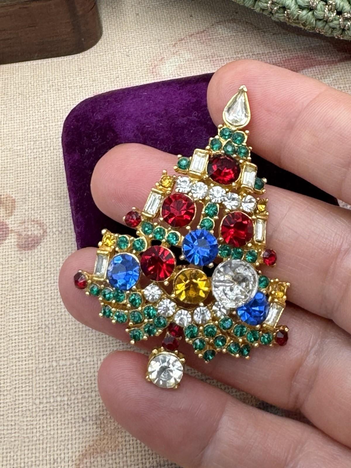 Vintage WEISS signed Christmas Tree Brooch 2.36” X 1.57”