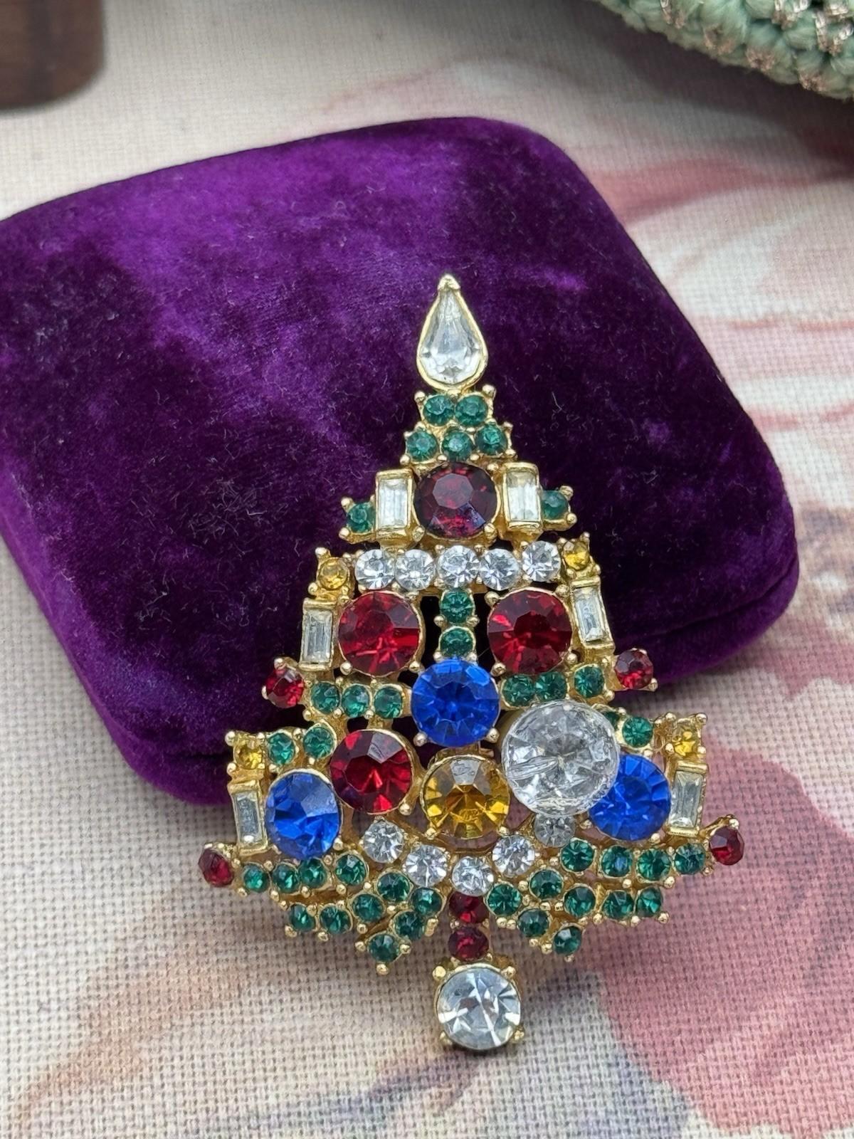 Vintage WEISS signed Christmas Tree Brooch 2.36” X 1.57”