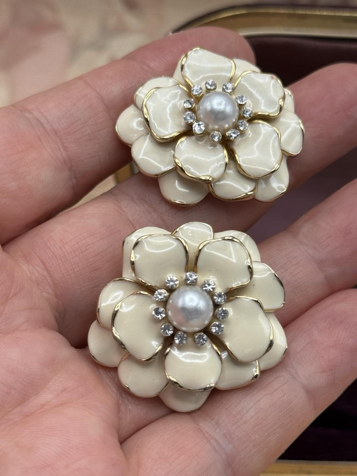 Vintage Enamel Flower Clip-On Earrings w/ Faux Pearl & Rhinestones Gold Tone