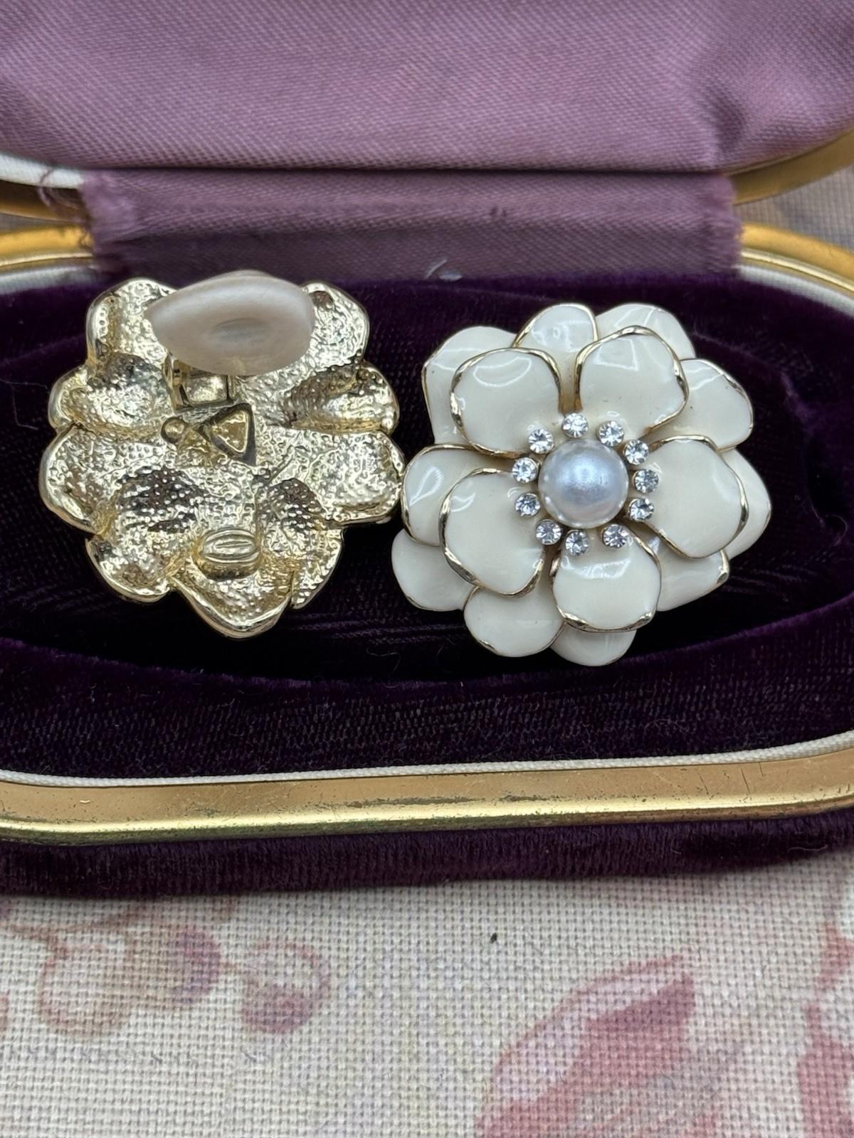 Vintage Enamel Flower Clip-On Earrings w/ Faux Pearl & Rhinestones Gold Tone