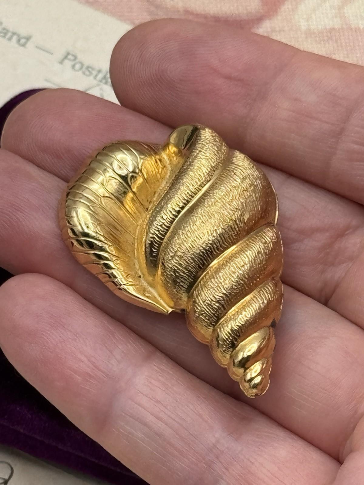 Vintage Sea Shell Brooch Goldtone Textured Signed GIOVANNI 1.75”
