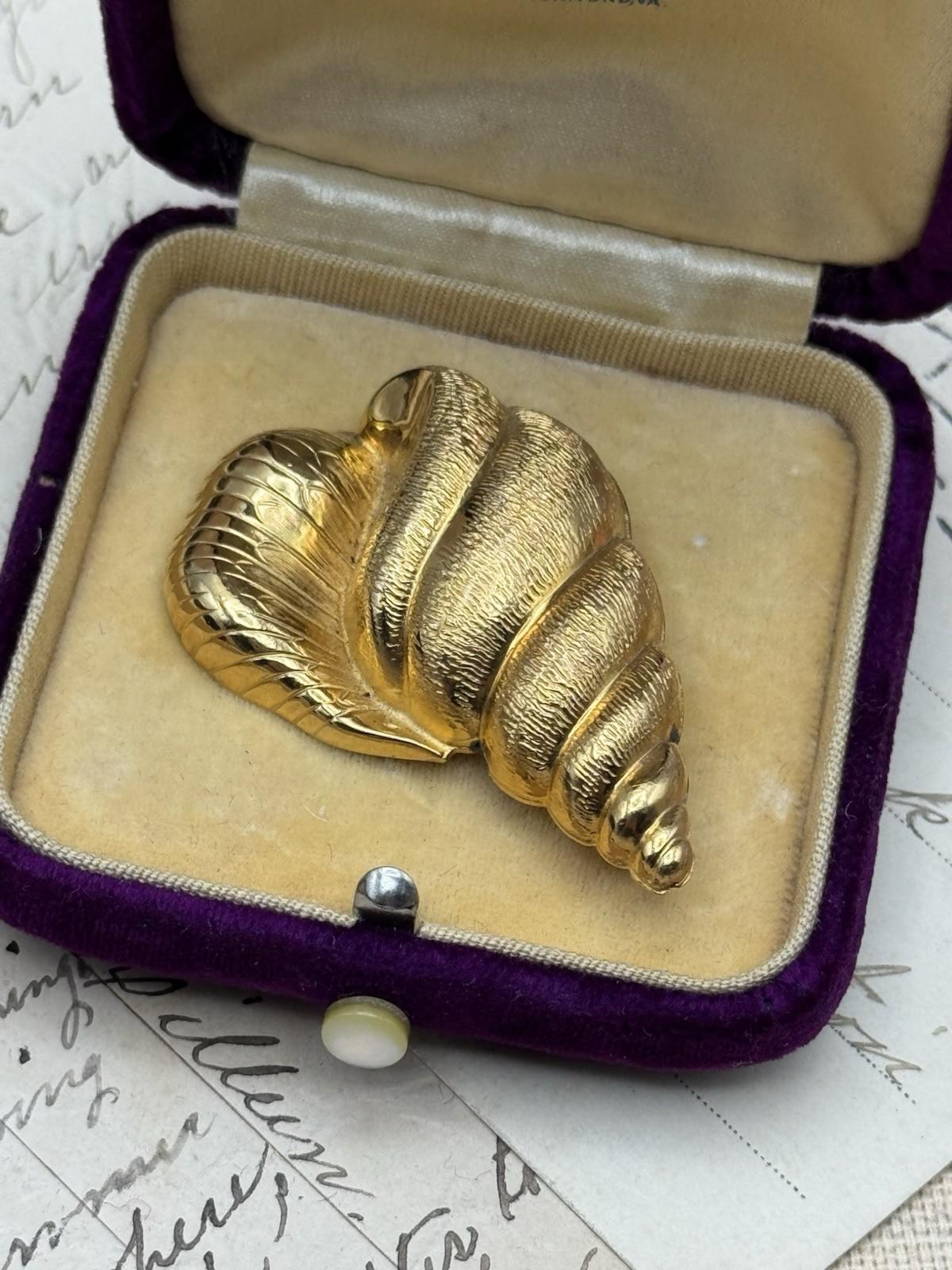 Vintage Sea Shell Brooch Goldtone Textured Signed GIOVANNI 1.75”