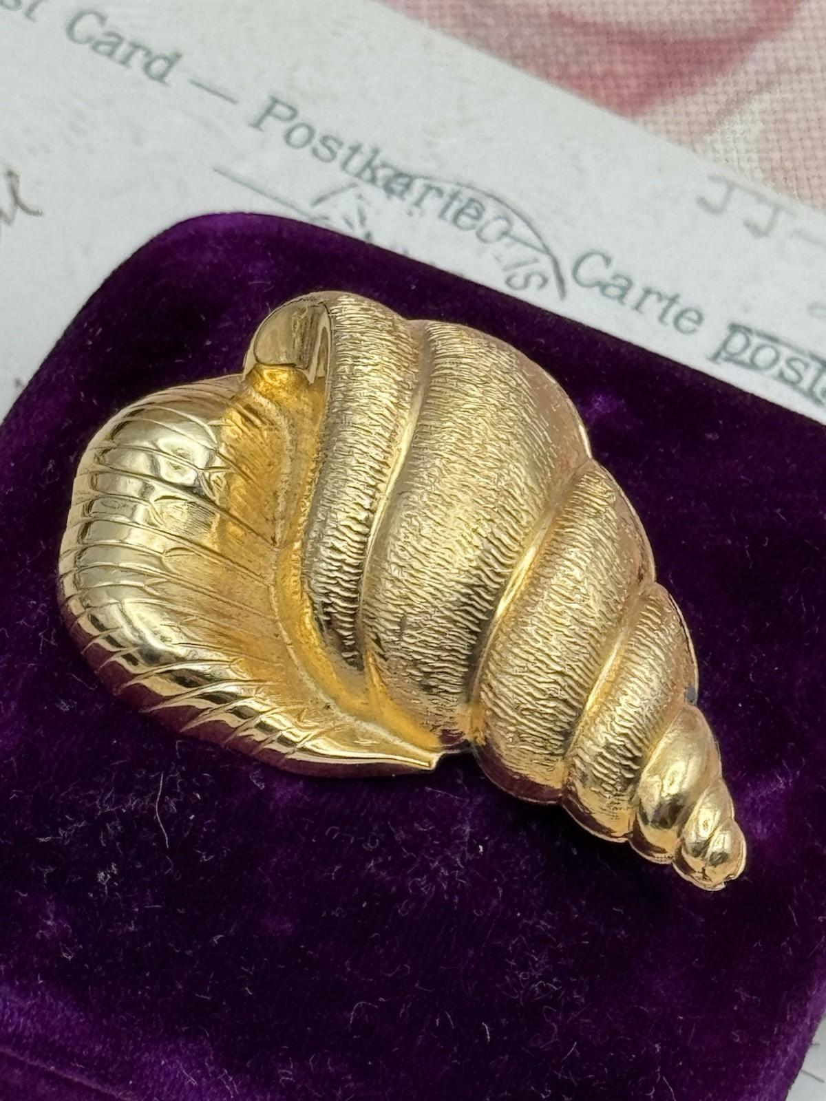 Vintage Sea Shell Brooch Goldtone Textured Signed GIOVANNI 1.75”