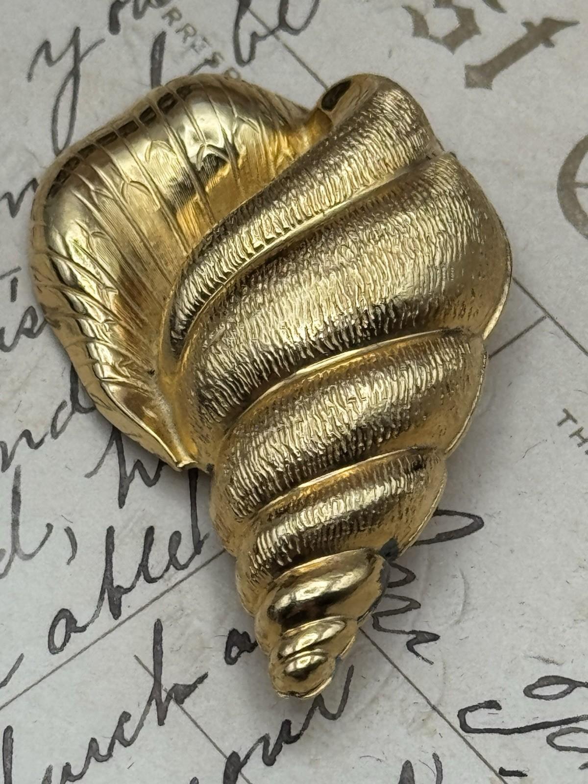 Vintage Sea Shell Brooch Goldtone Textured Signed GIOVANNI 1.75”