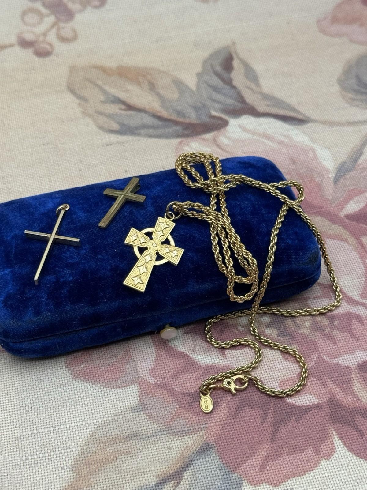 Vintage Monet Gold Tone Rope Chain Necklace w/ 3 Cross Pendants 24”