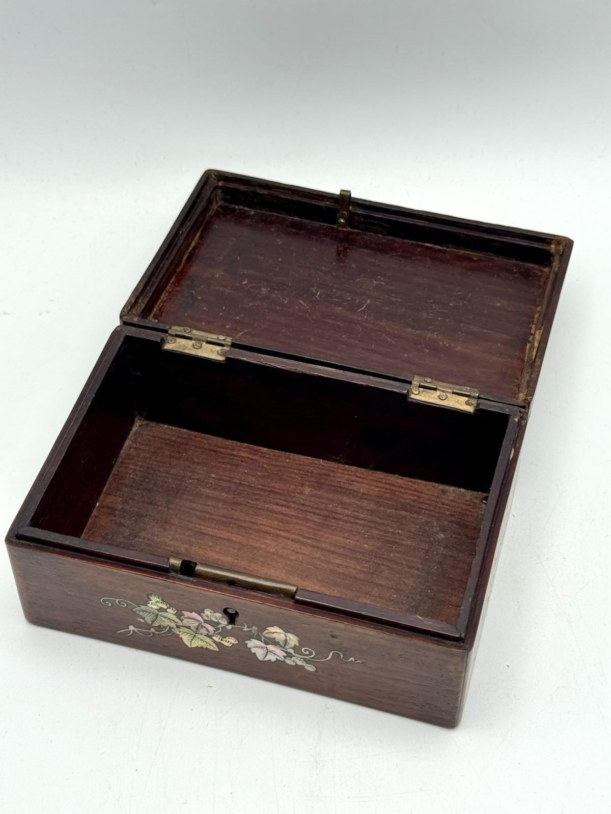 Mother of Pearl Butterfly Jewelry Box Floral Wood Inlay Trinket Keepsake 5.5”
