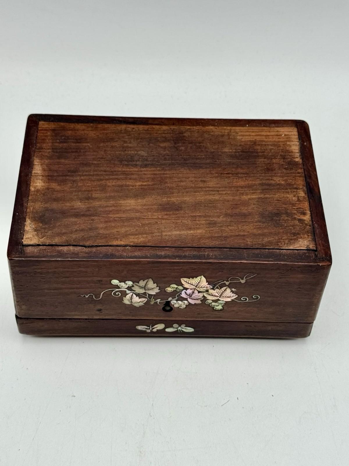 Mother of Pearl Butterfly Jewelry Box Floral Wood Inlay Trinket Keepsake 5.5”