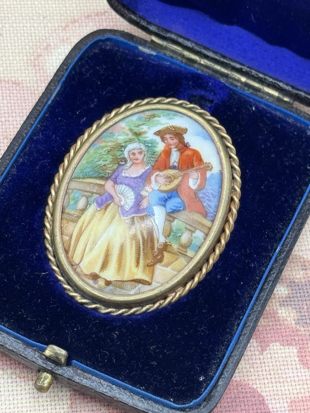 Vintage Limoges Brooch Courting Couple Porcelain Portrait France 1.77” x 1.38”