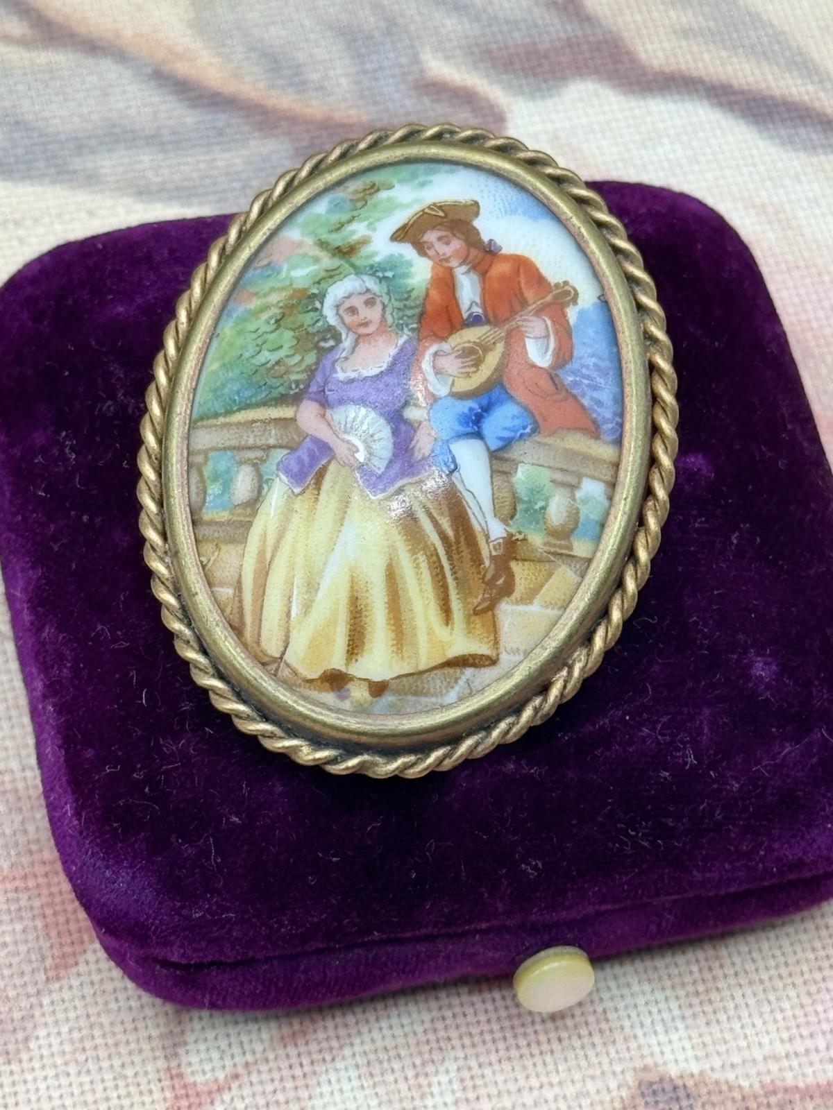 Vintage Limoges Brooch Courting Couple Porcelain Portrait France 1.77” x 1.38”