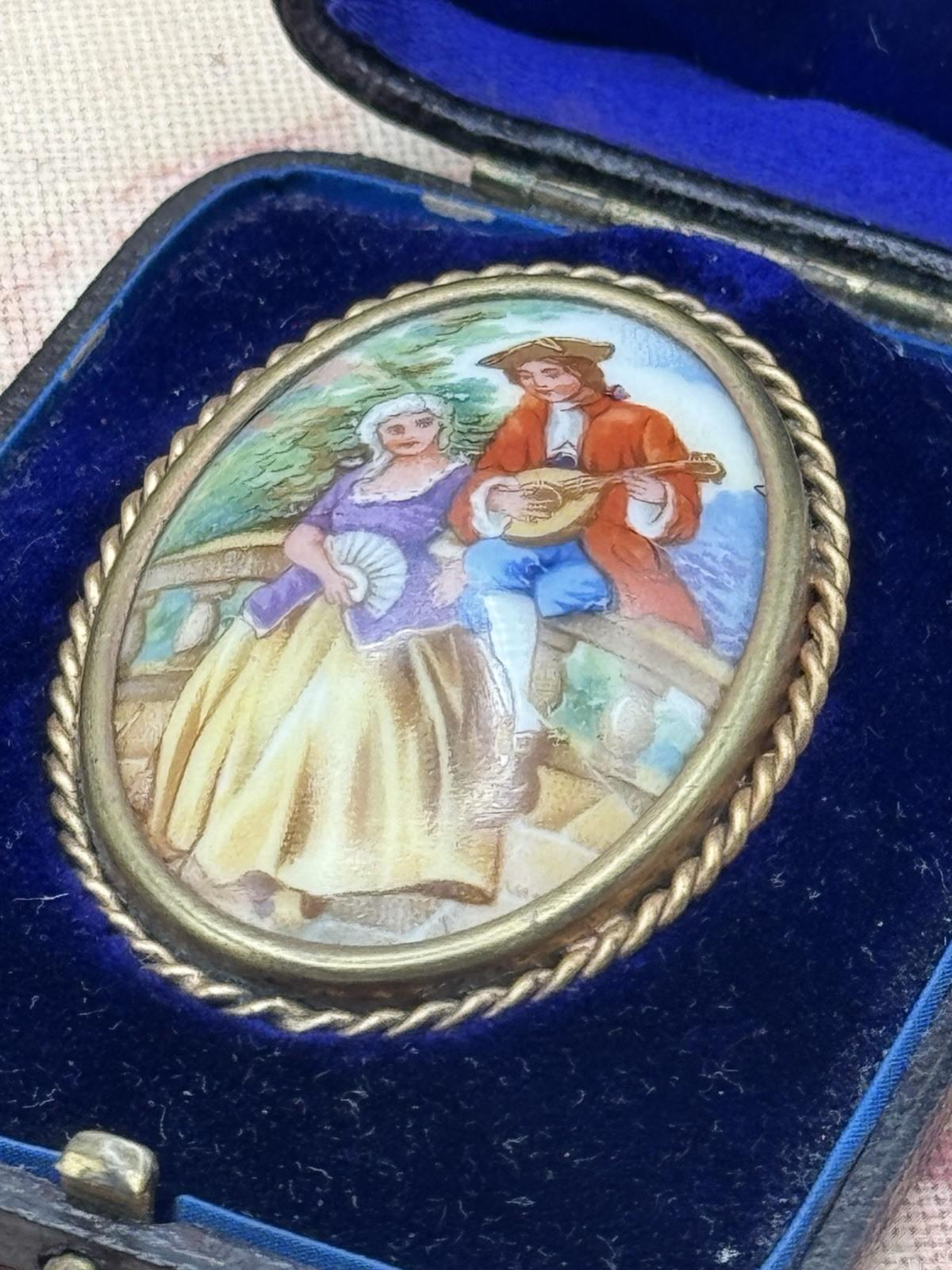 Vintage Limoges Brooch Courting Couple Porcelain Portrait France 1.77” x 1.38”