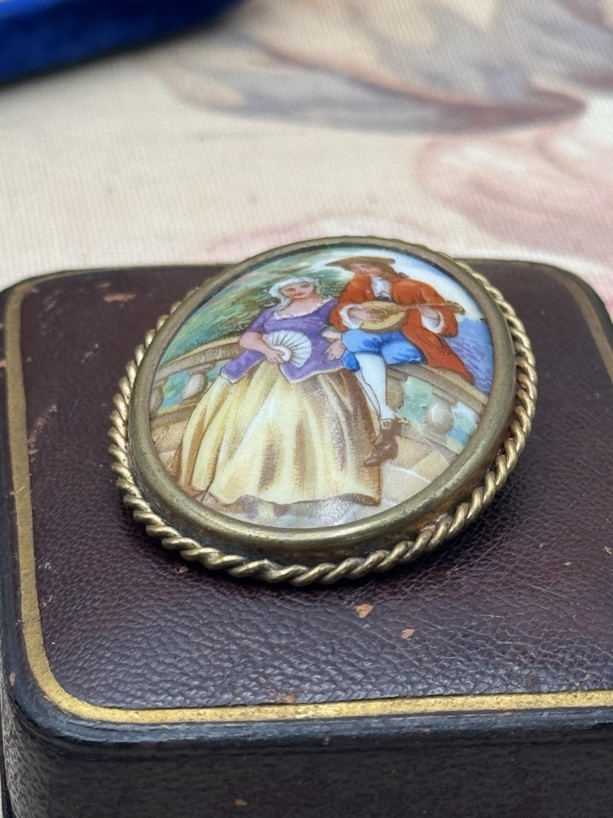 Vintage Limoges Brooch Courting Couple Porcelain Portrait France 1.77” x 1.38”