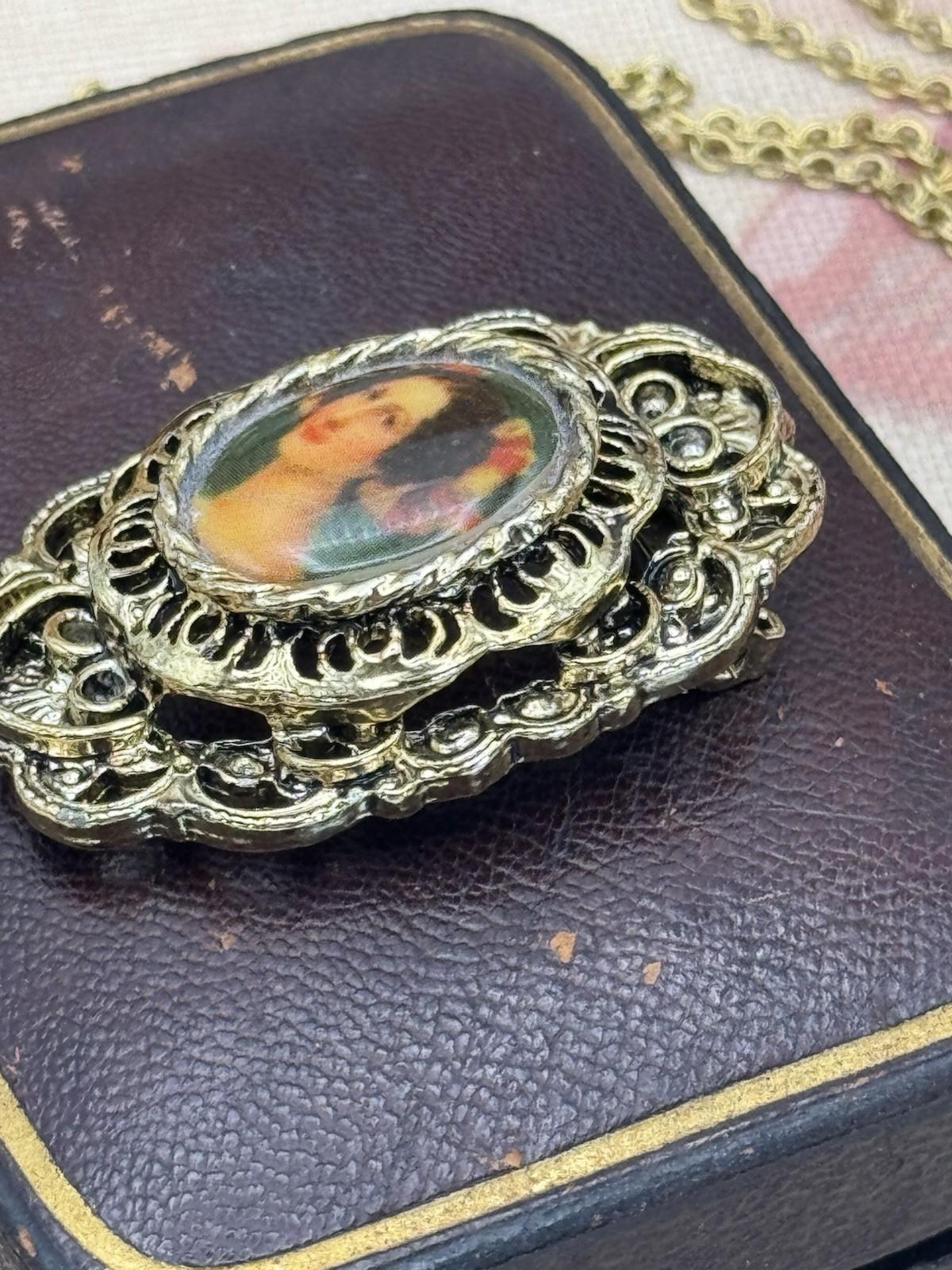 Cameo Portrait Brooch Pendant Vintage Gold Tone Signed Gerry’s 1.57” x 1.18”
