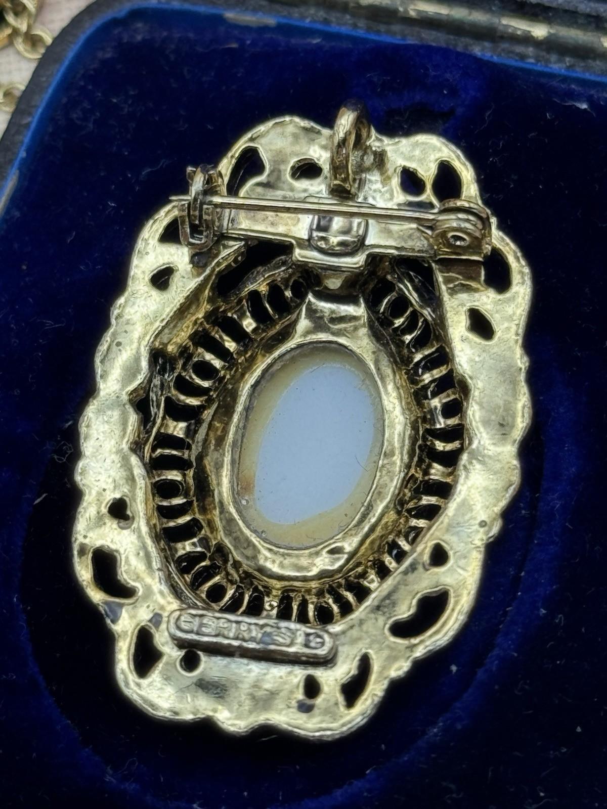 Cameo Portrait Brooch Pendant Vintage Gold Tone Signed Gerry’s 1.57” x 1.18”