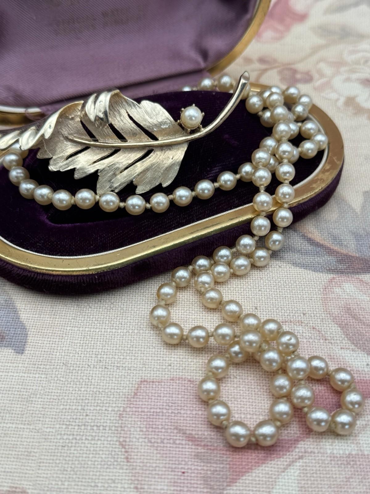 Vintage Jewelry Set Faux Pearl Necklace 26” & Lee Co Goldtone Leaf Brooch