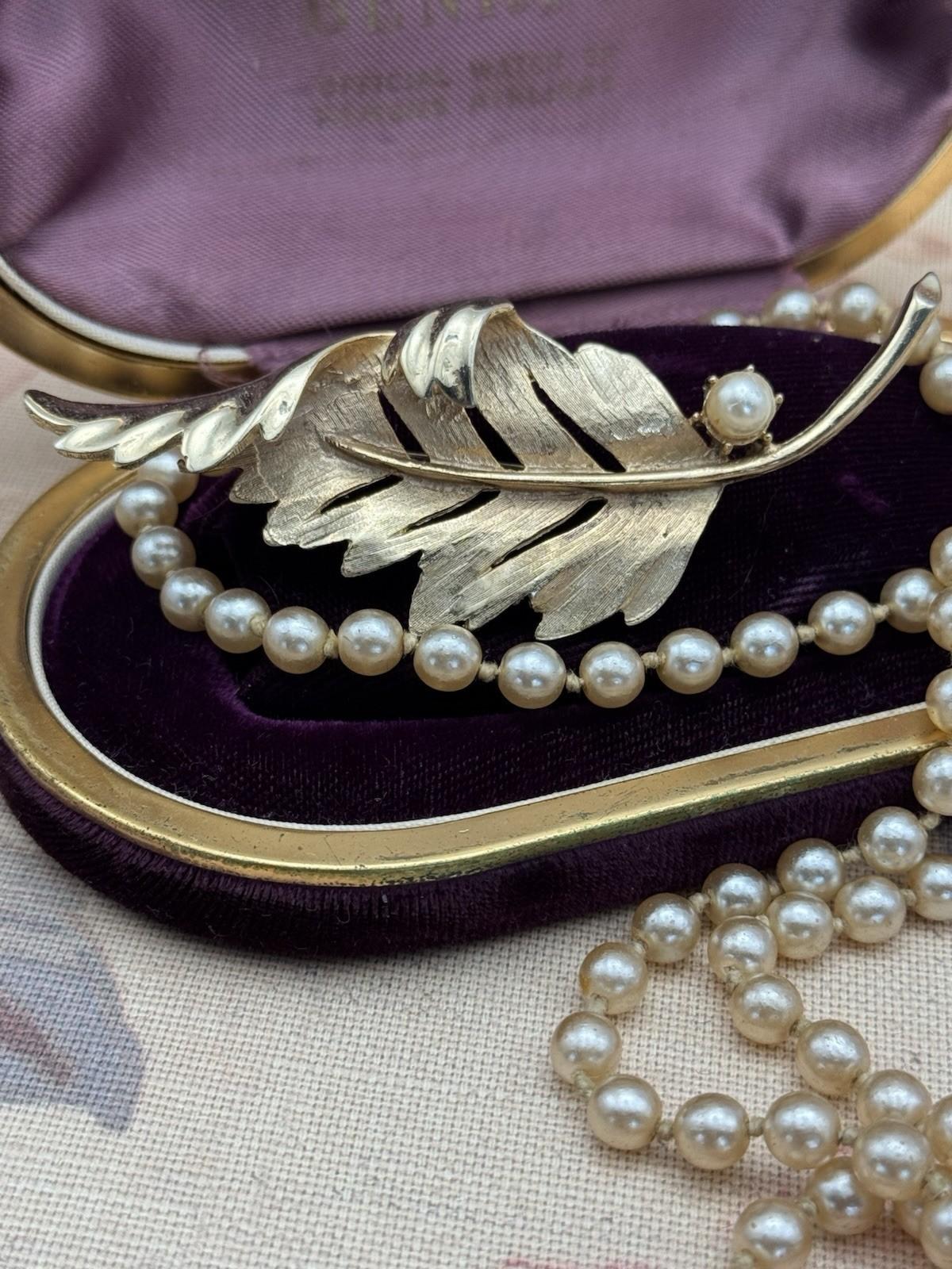 Vintage Jewelry Set Faux Pearl Necklace 26” & Lee Co Goldtone Leaf Brooch