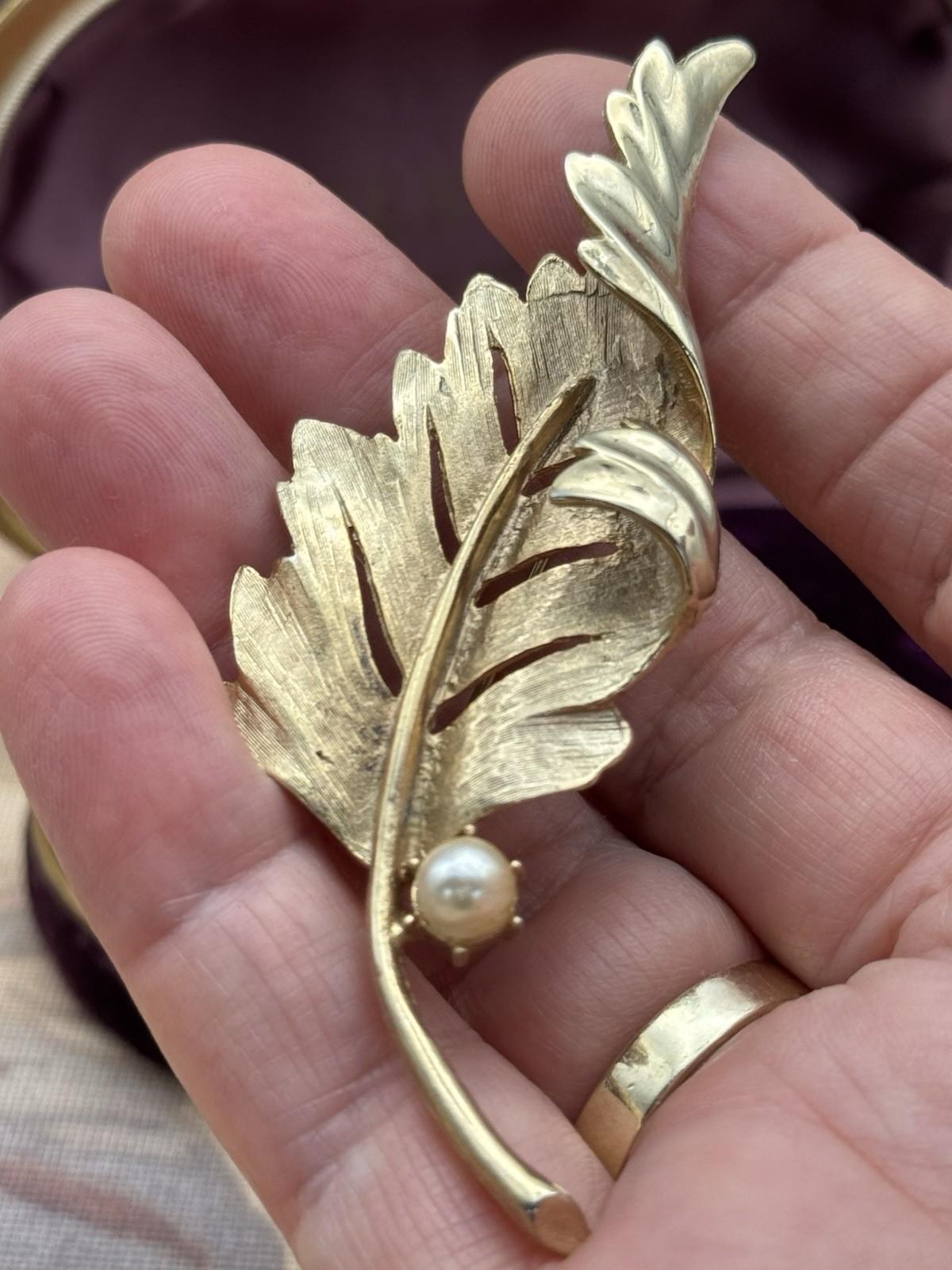 Vintage Jewelry Set Faux Pearl Necklace 26” & Lee Co Goldtone Leaf Brooch