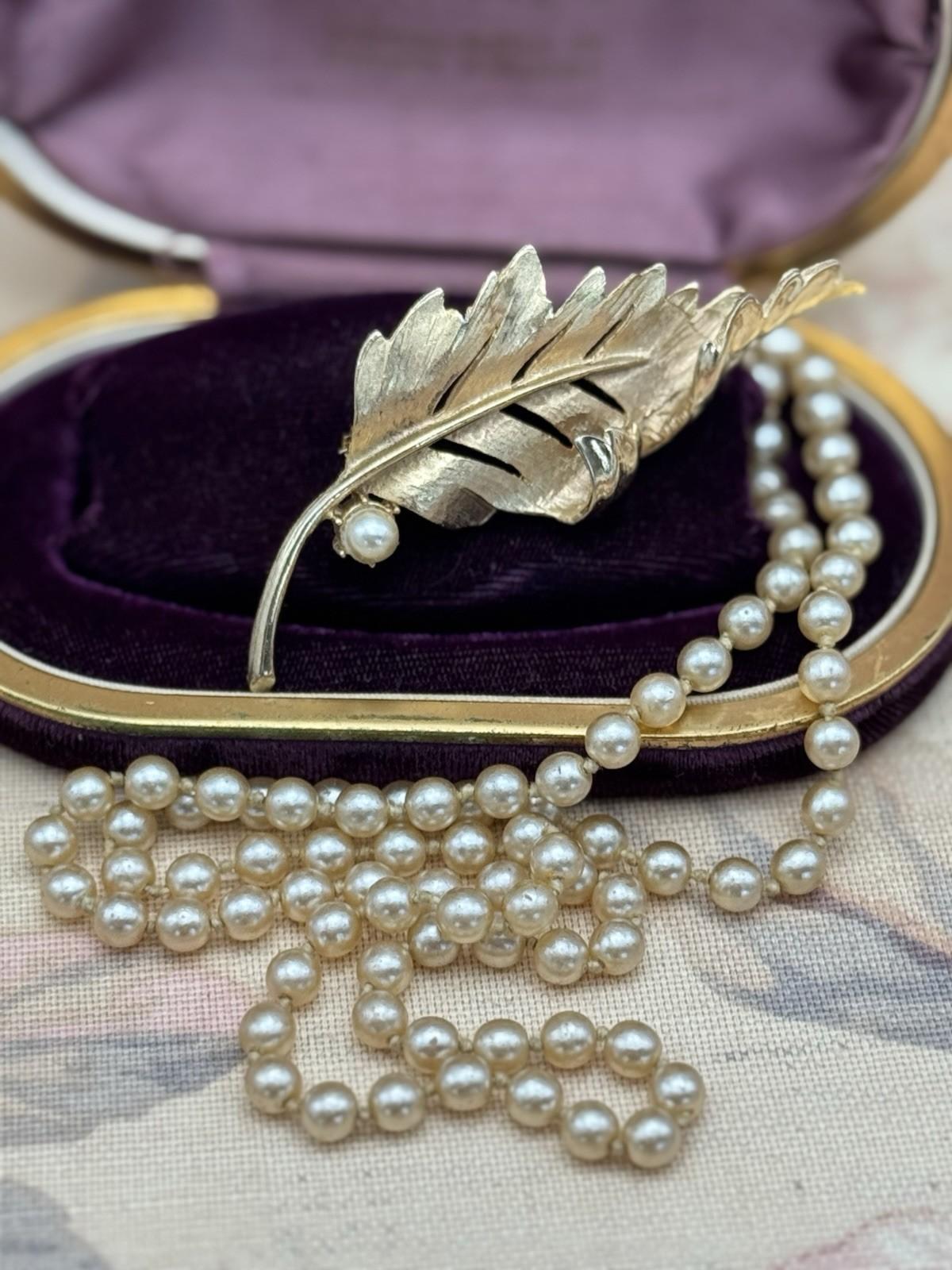 Vintage Jewelry Set Faux Pearl Necklace 26” & Lee Co Goldtone Leaf Brooch