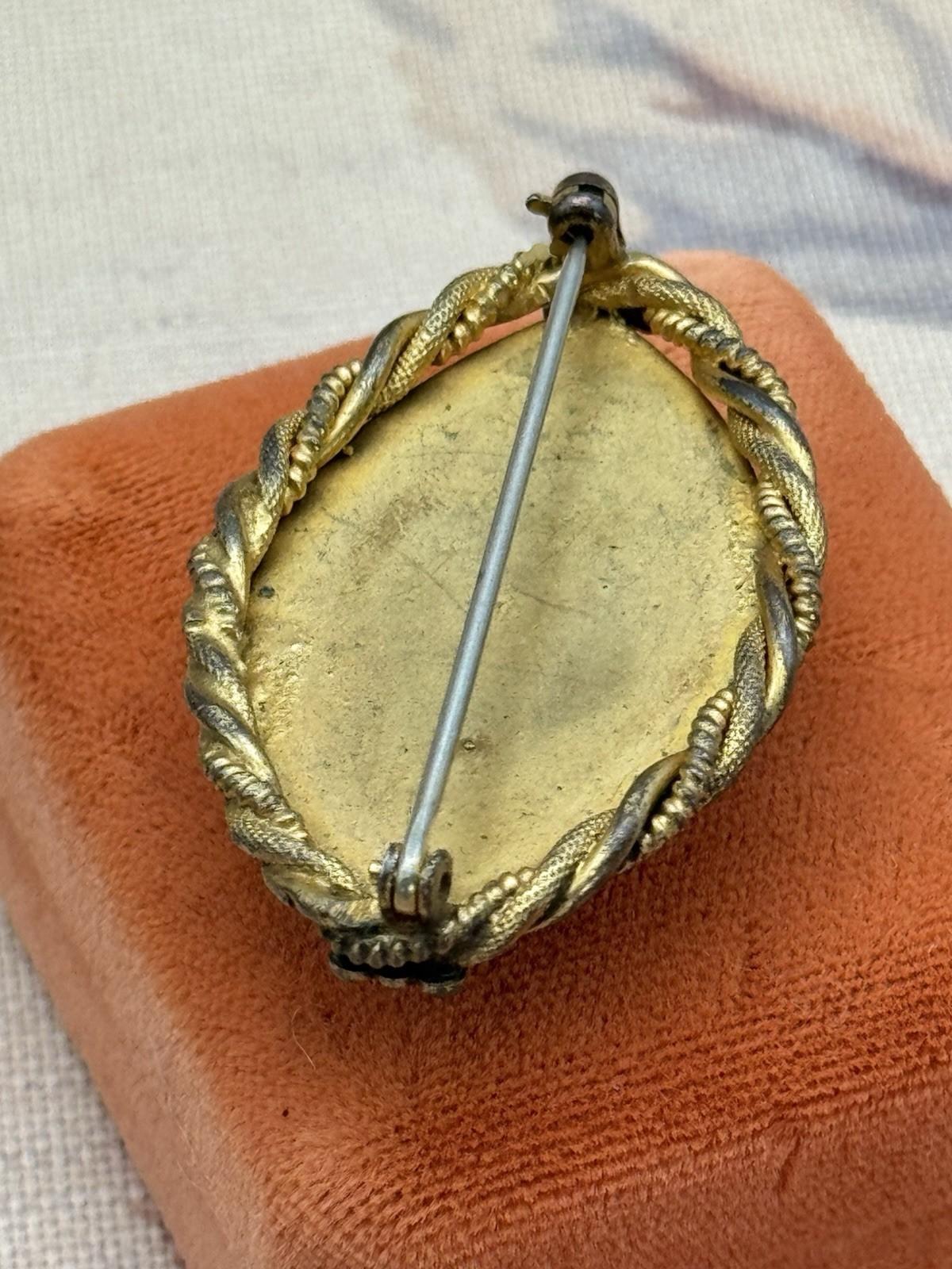 Vintage Brooch Orange Glass Cabochon Goldtone Rope Twist Frame 1930s