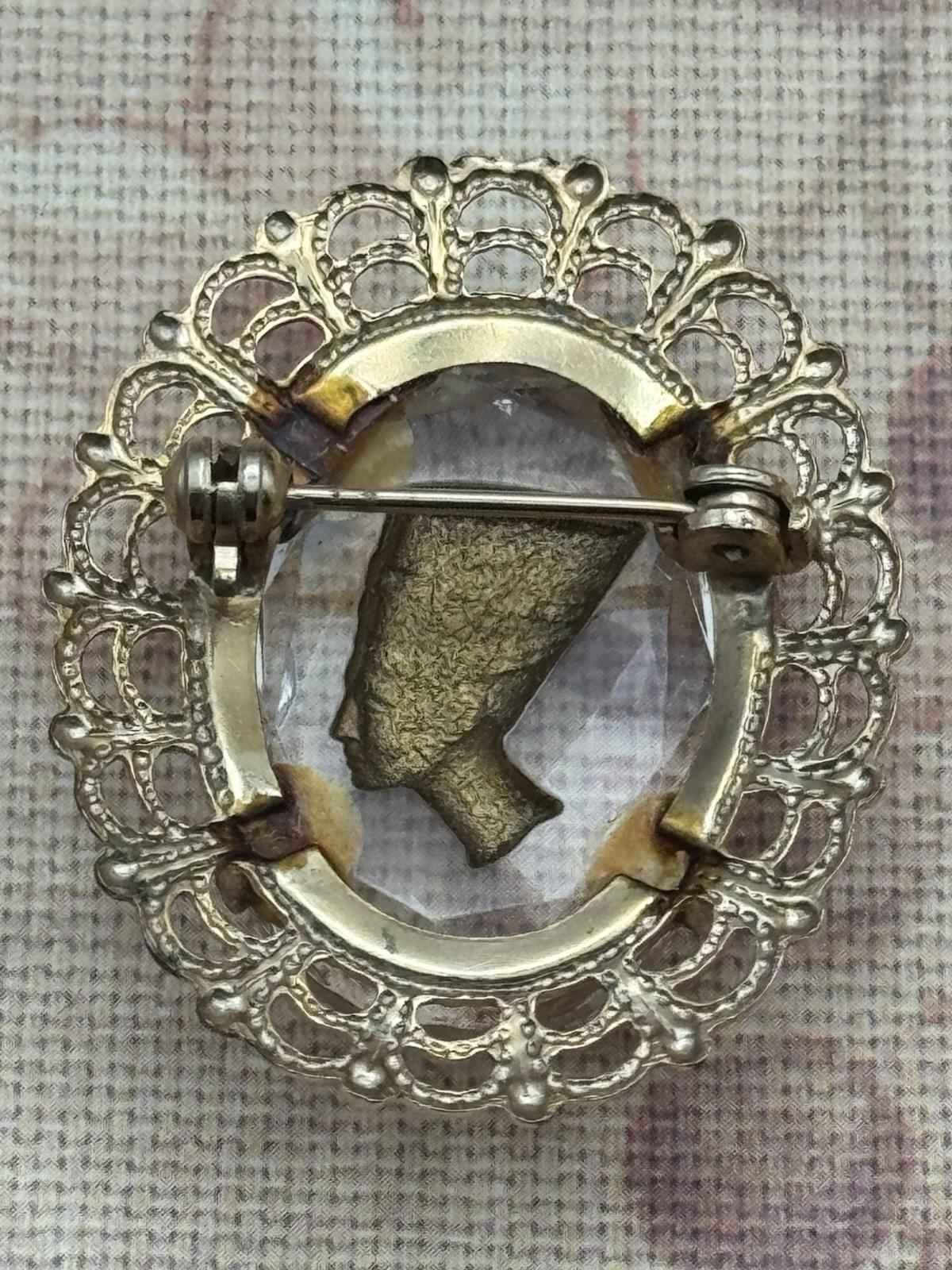 Intaglio Glass Cameo Brooch Nefertiti Profile Goldtone Egyptian Revival VINTAGE