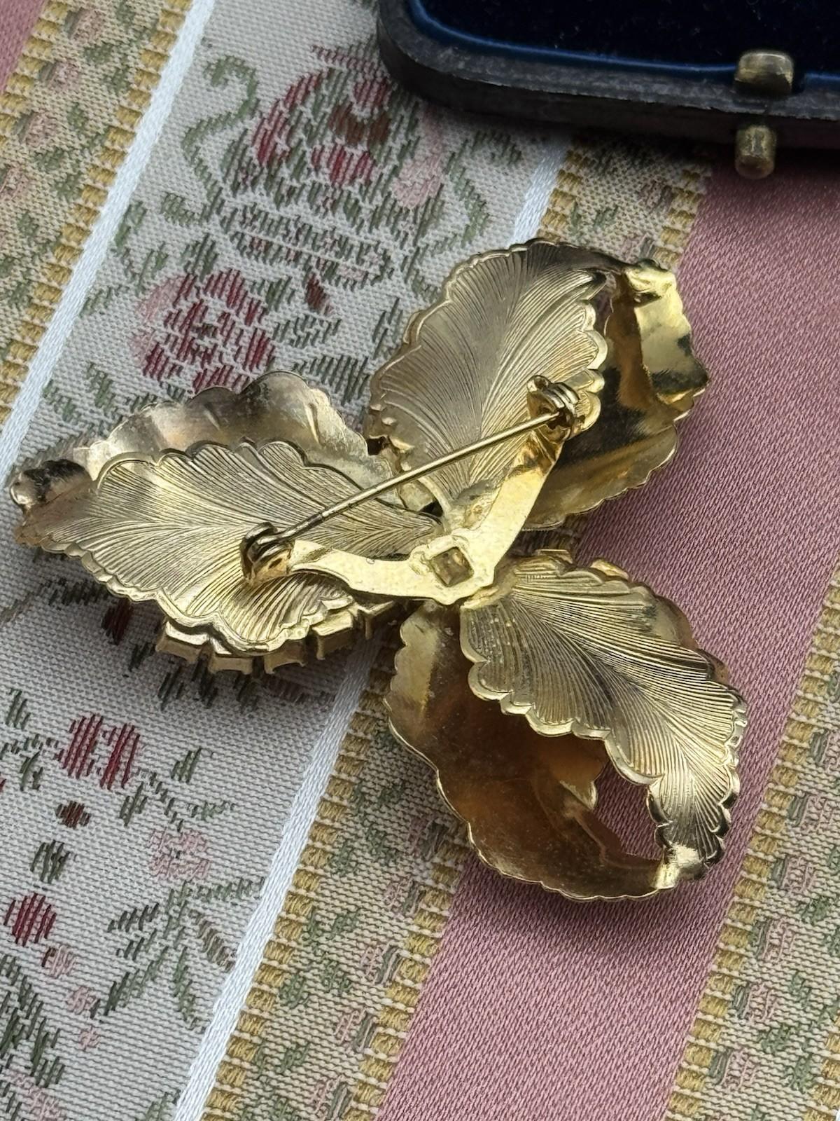 Vintage Brooch Goldtone Leaf & Rhinestone Floral – 2.25” x 2.25”