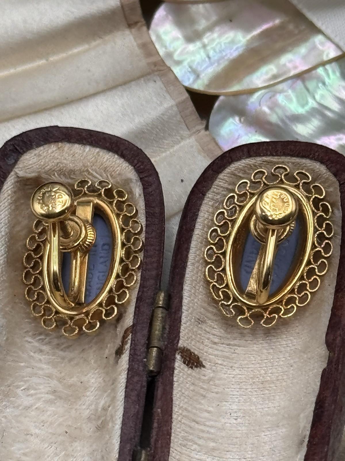 Wedgwood Jasperware Earrings Blue Van Dell Goldfilled Screw Back