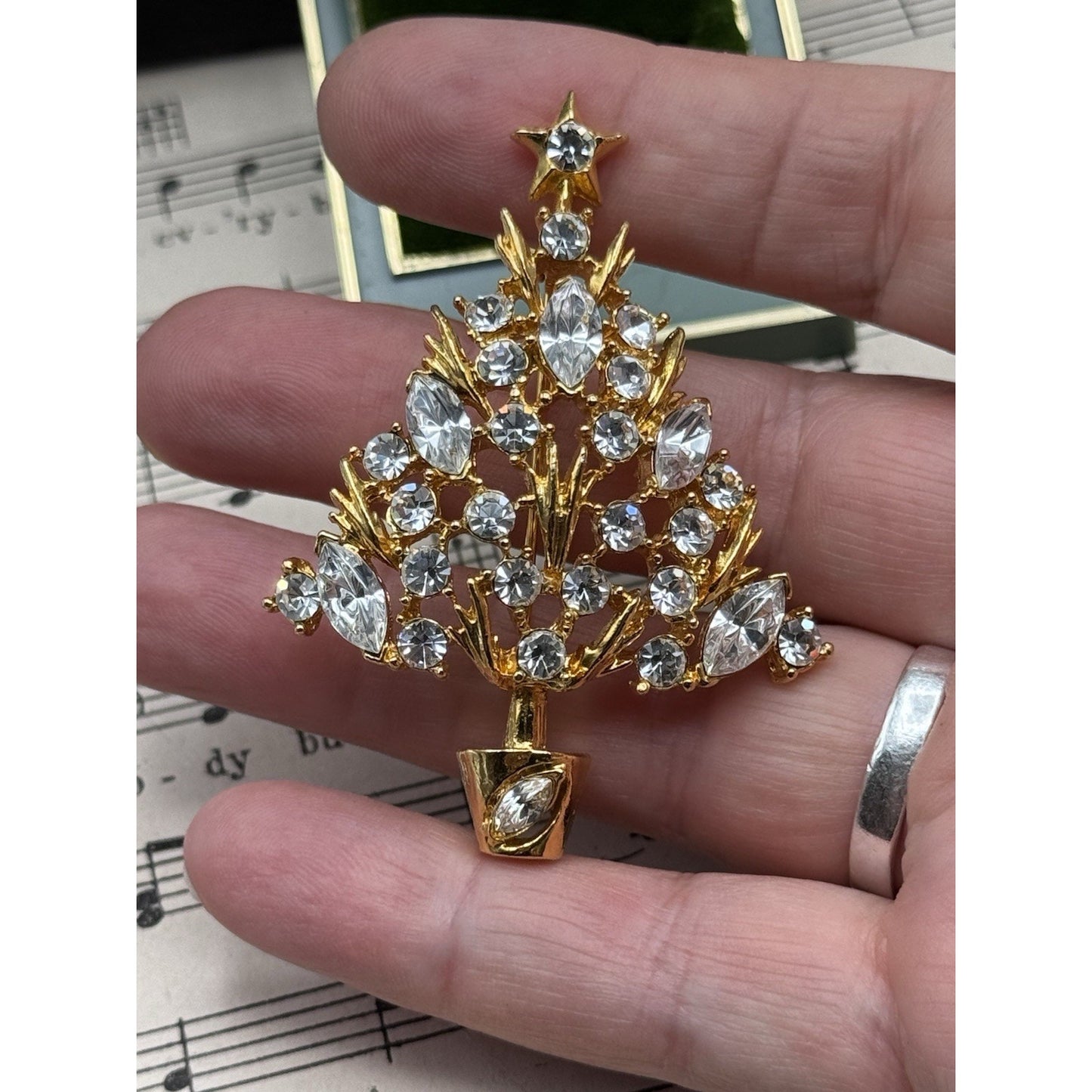 Christmas Tree Brooch Vintage Goldtone Clear Rhinestone Figural Pin 2.5” Holiday