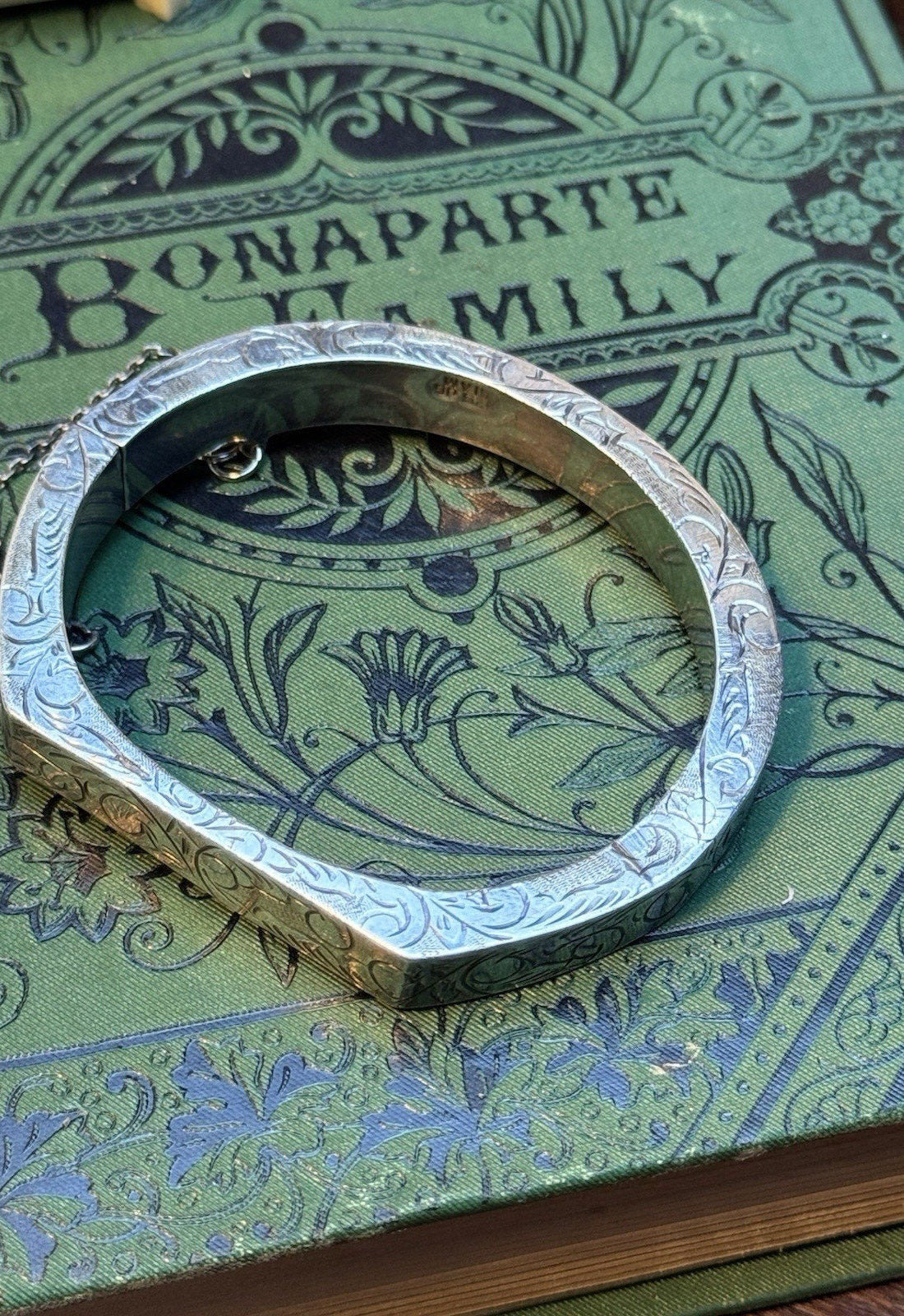 Vintage 925 Siam Silver Chased Hinged Bangle Bracelet Safety Chain 6.5”