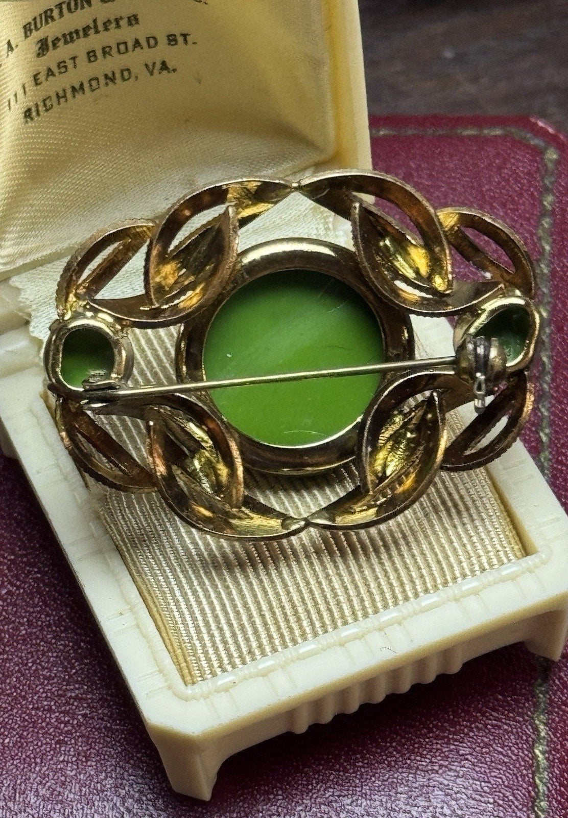Vintage Art Glass Brooch Green Floral Cabochon Goldtone Filigree Pin 1.75”