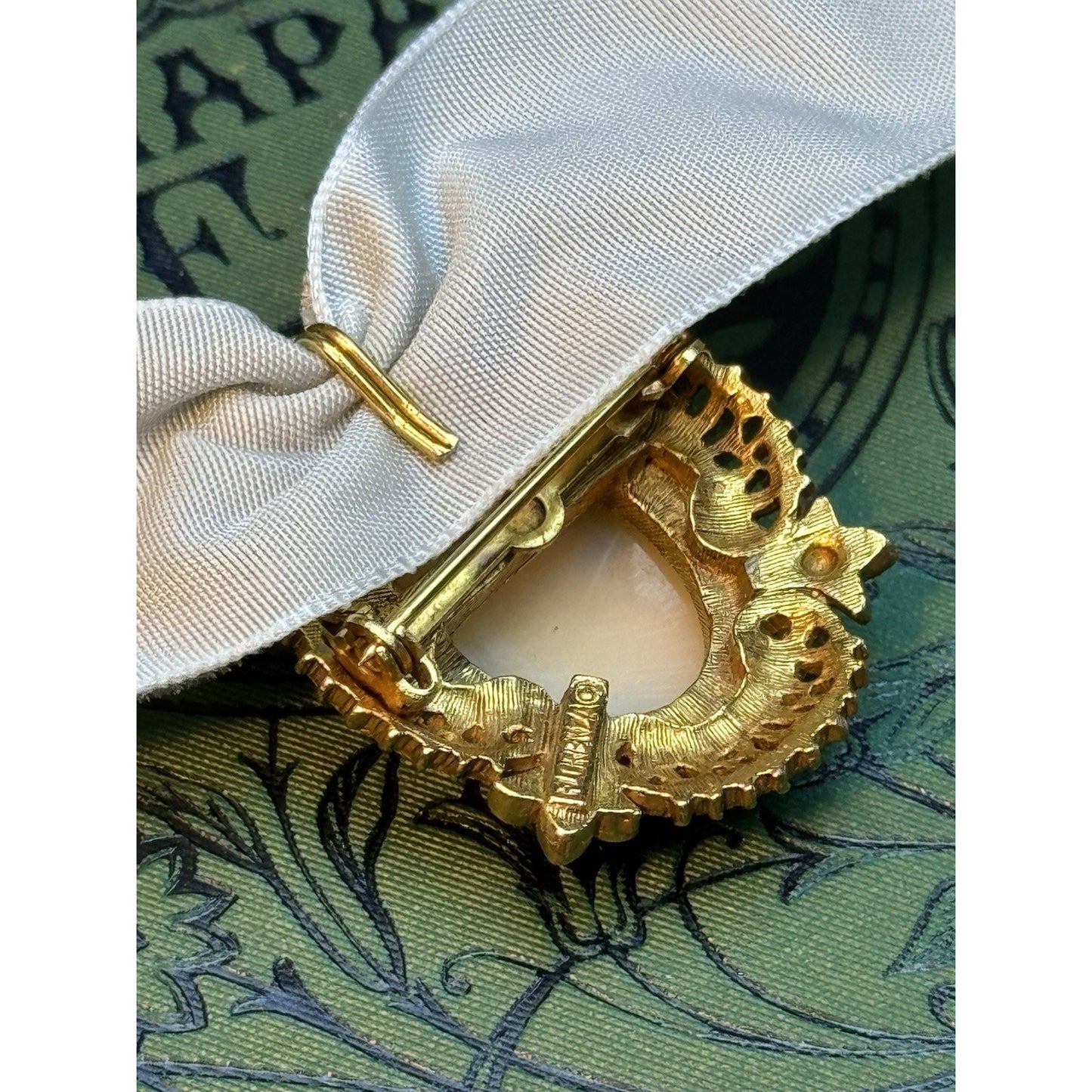 FLORENZA Cameo Brooch Pendant LEFT Facing Faux Pearl Filigree Goldtone