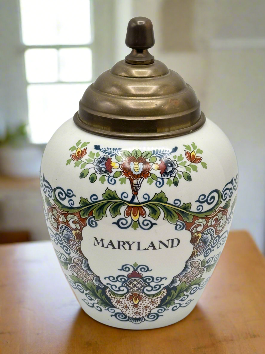 Delft Holland Polychrome MARYLAND Jar With lid, Circa 6.5"h