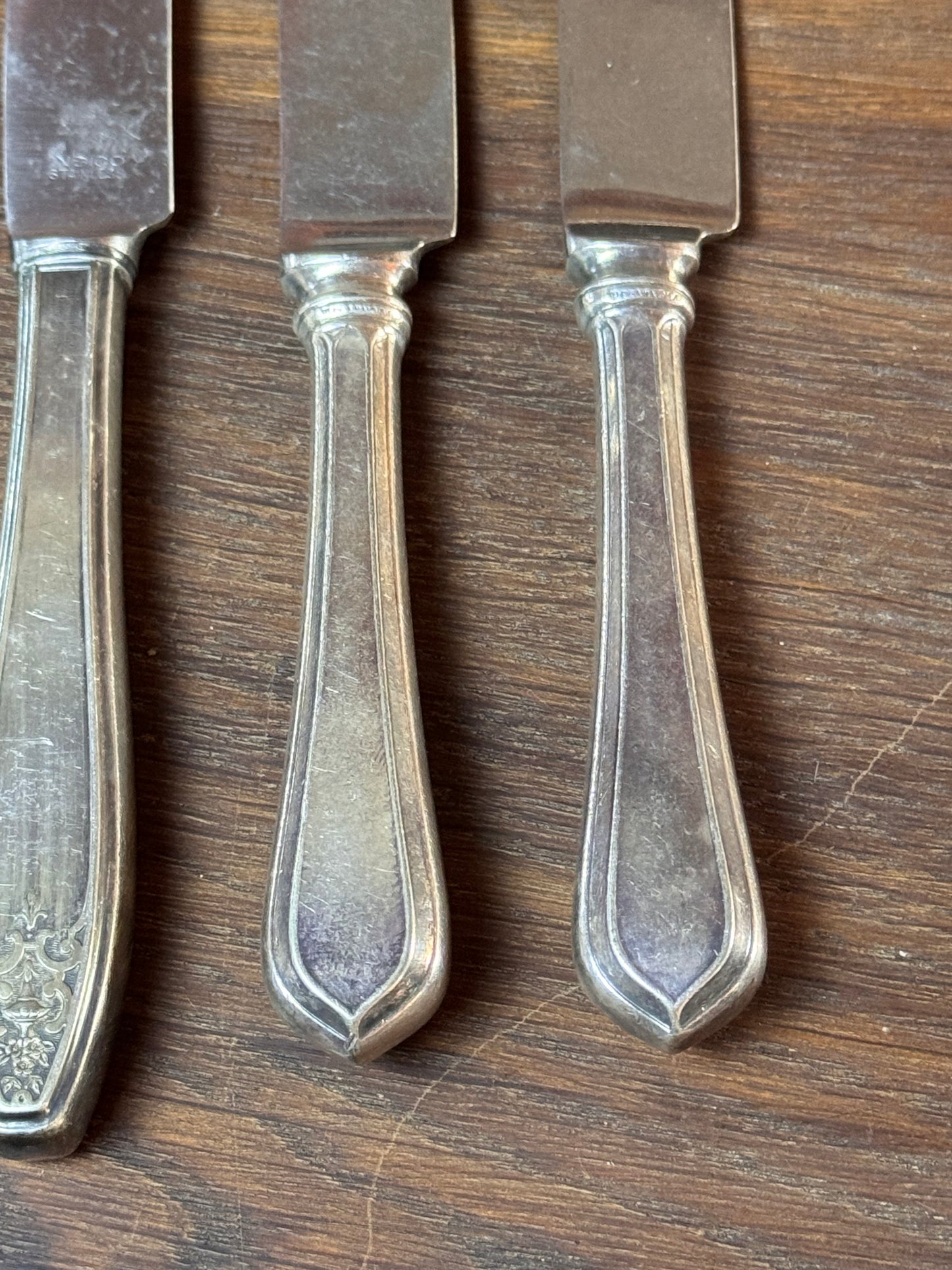 Set 4 Vintage Dinner Knives Silver Plate Handles Mixed Sizes