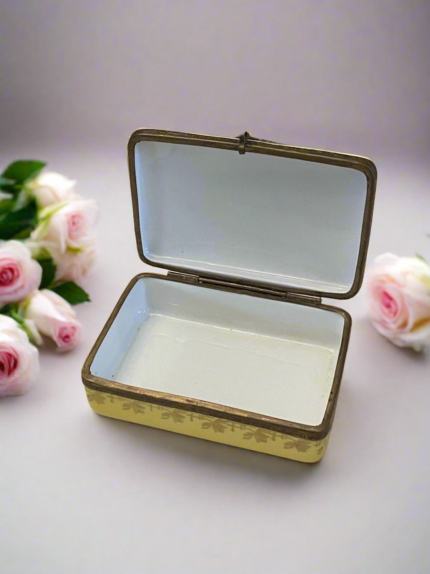 Antique Limoges Style Box Courting Couple Graf Von Henneberg JLMENAU