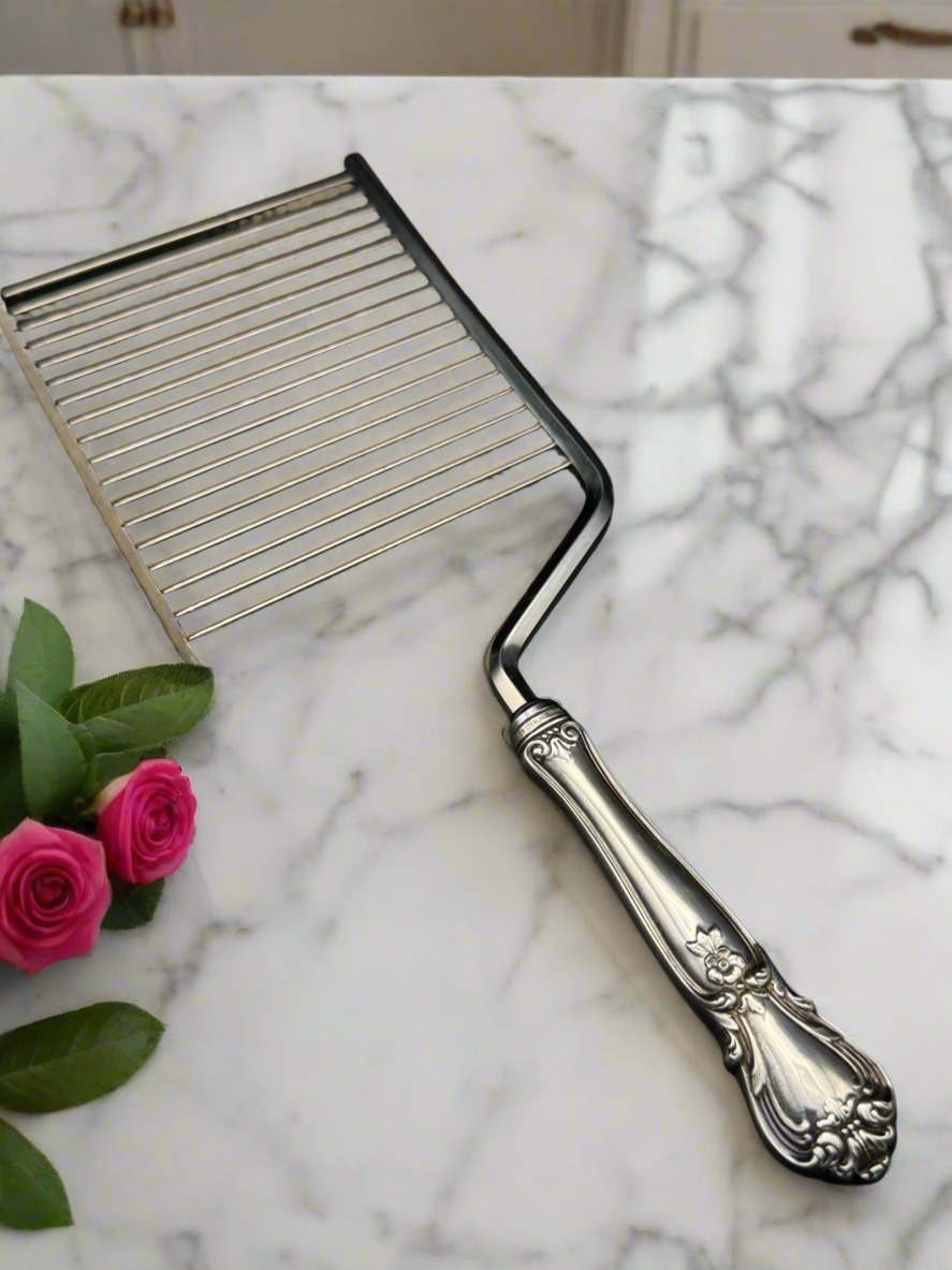 Vintage Cake Breaker, Weidlich Sterling Silver Handle ANCESTRY ca.10.5”