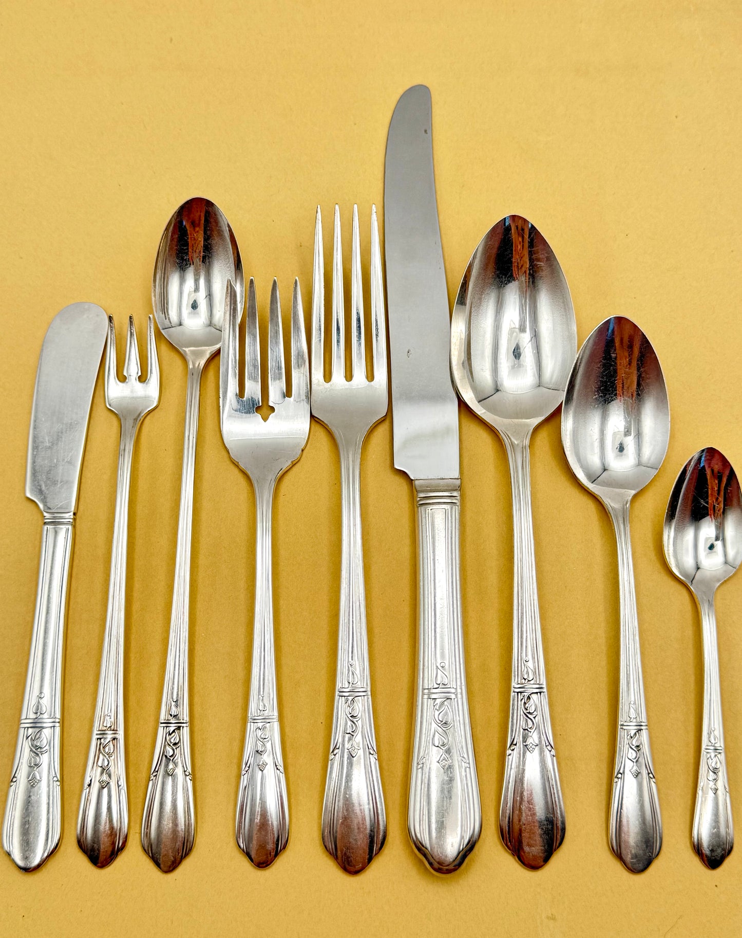 Silverplate Silverware Set 82 Pc Oneida Simeon L & George H Rogers Countess II Pattern 1936 w/ Wooden Chest FREE SHIPPING‼️
