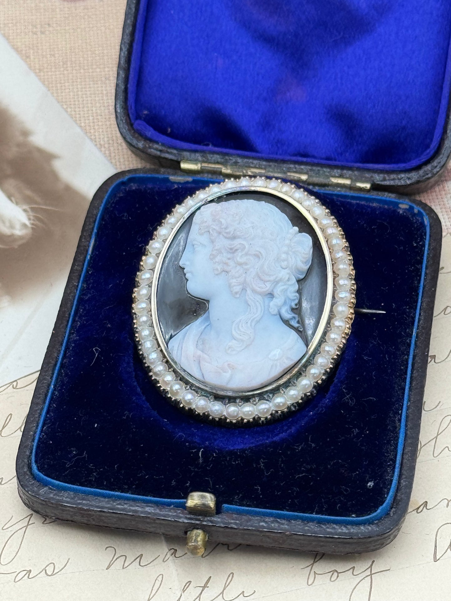 Museum-Worthy Antique VICTORIAN Hard Stone Cameo Brooch with Pearls in 14K Gold