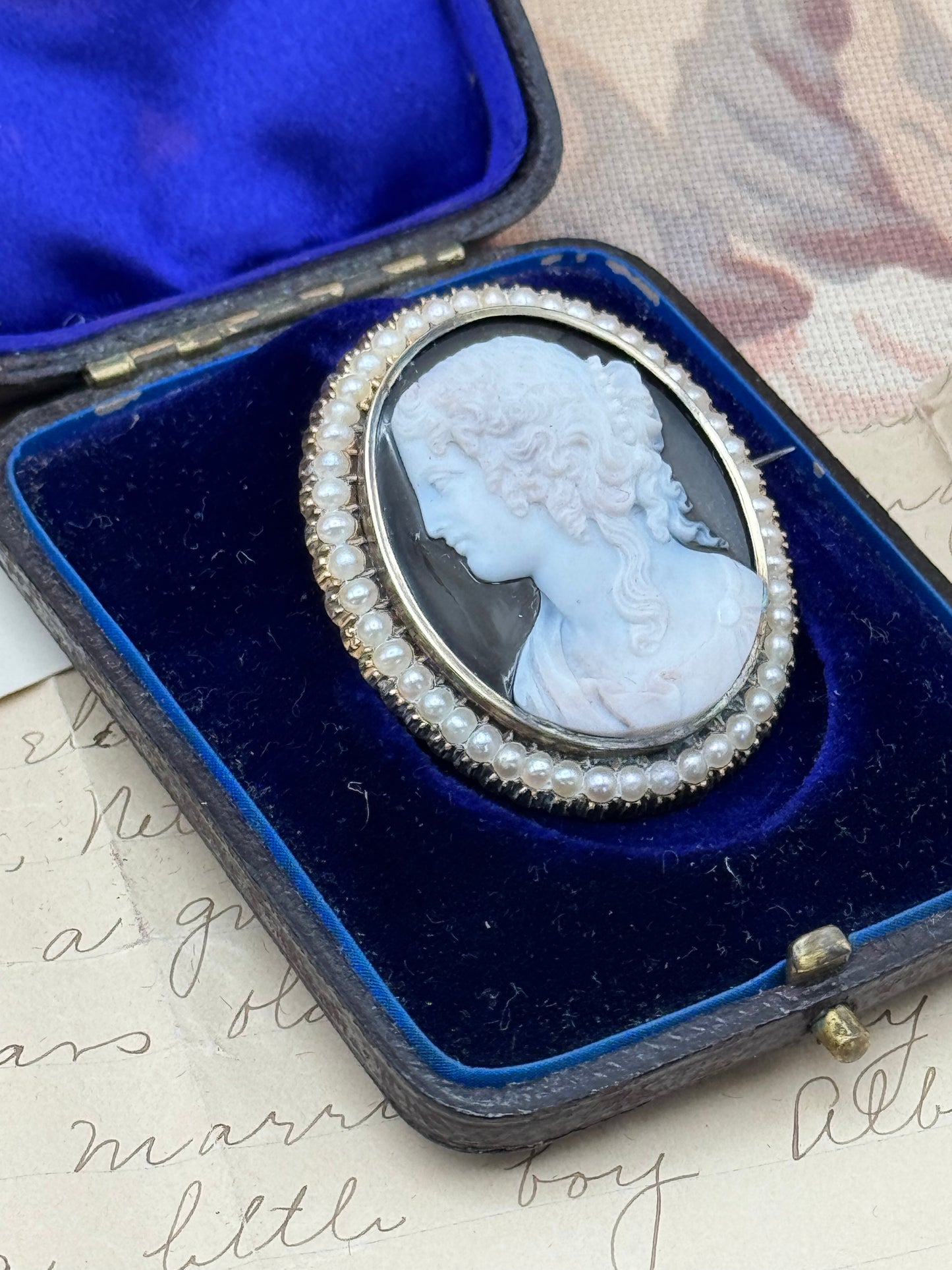 Museum-Worthy Antique VICTORIAN Hard Stone Cameo Brooch with Pearls in 14K Gold