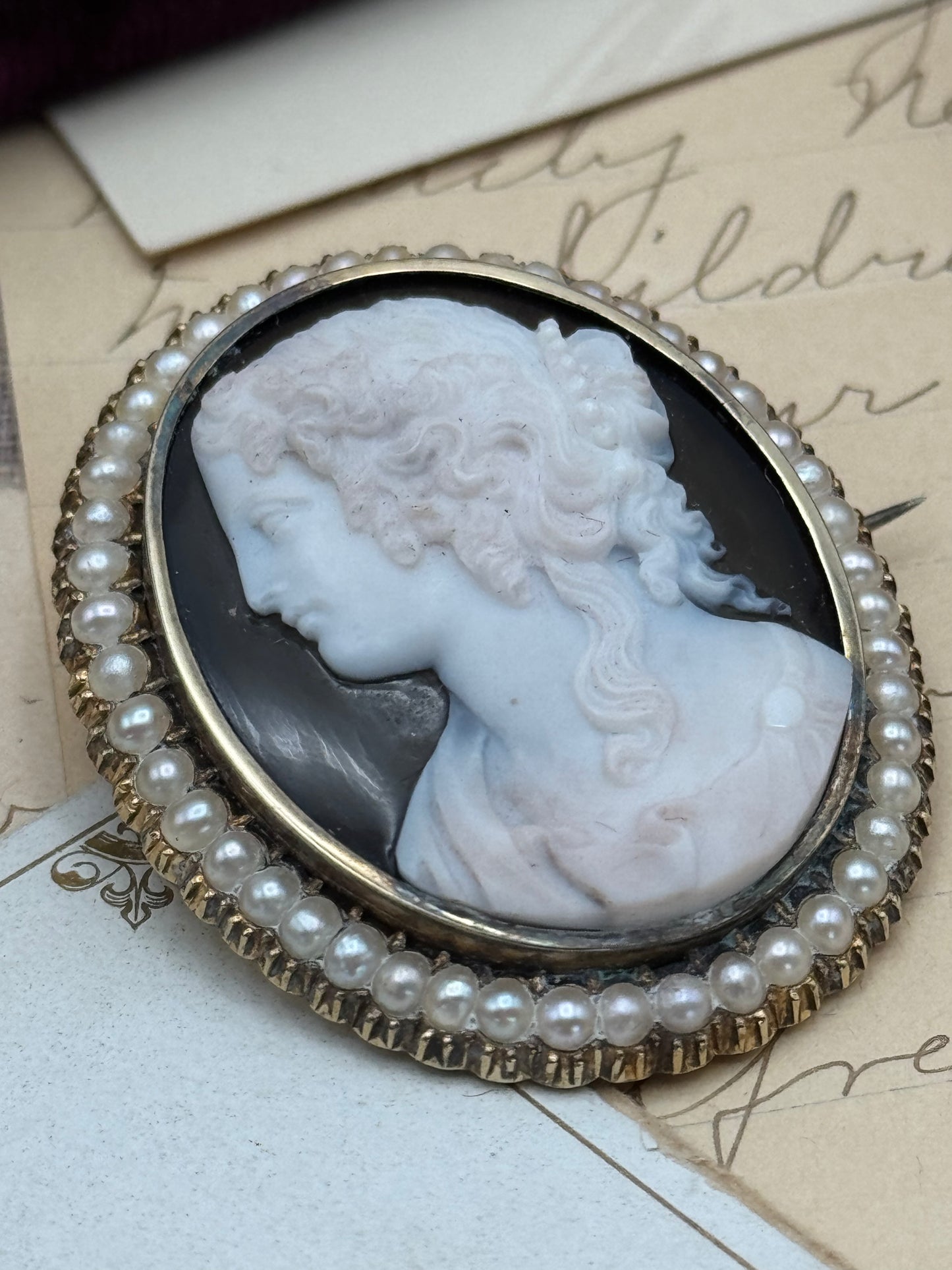 Museum-Worthy Antique VICTORIAN Hard Stone Cameo Brooch with Pearls in 14K Gold