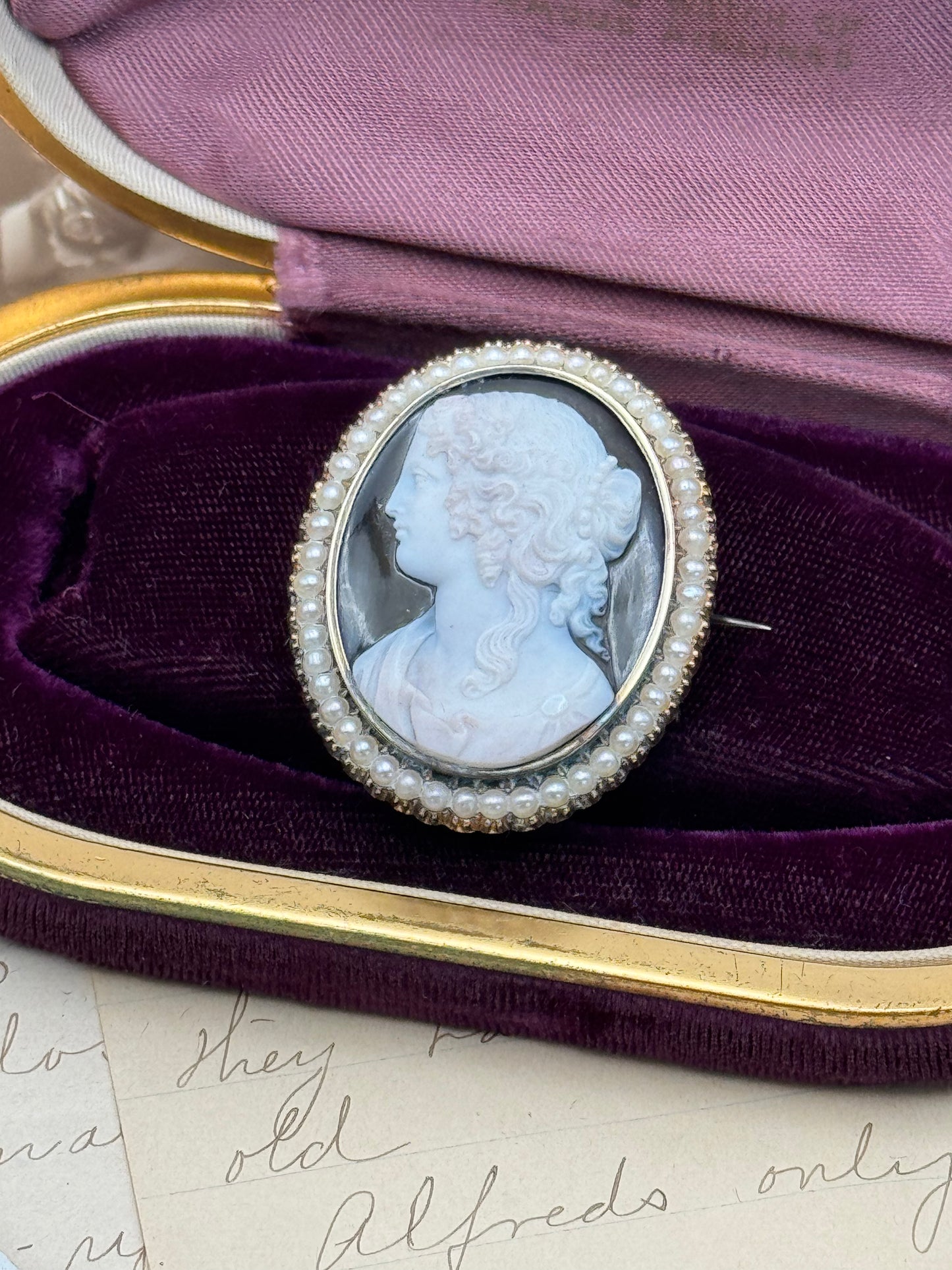 Museum-Worthy Antique VICTORIAN Hard Stone Cameo Brooch with Pearls in 14K Gold